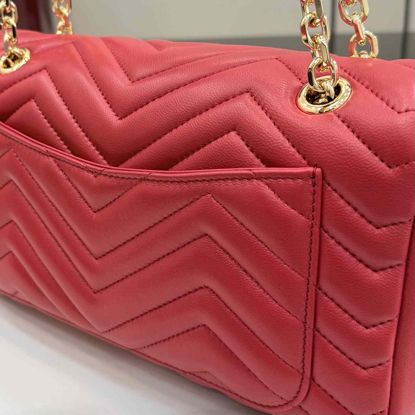 Gucci GG Marmont Medium Shoulder Bag - DesignerGu