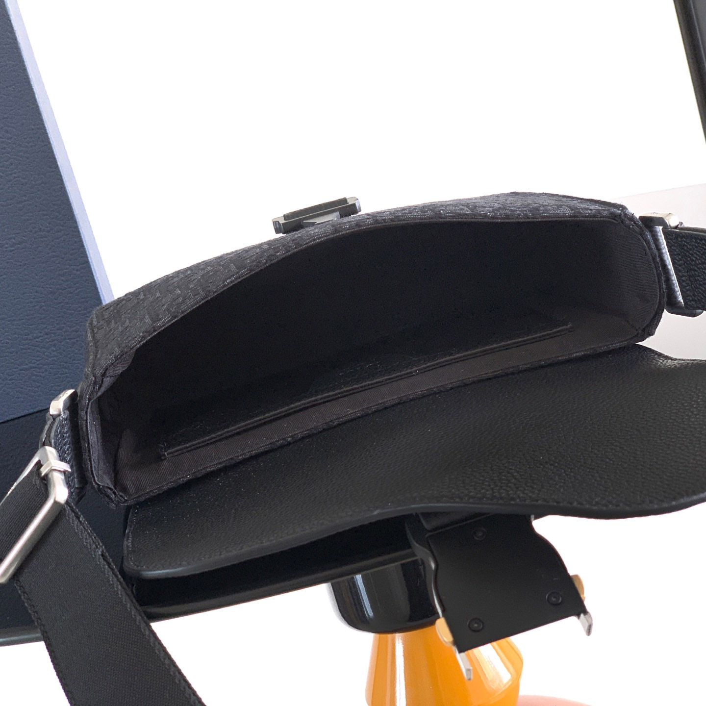 Dior Saddle Heritage Messenger Bag With Flap - DesignerGu