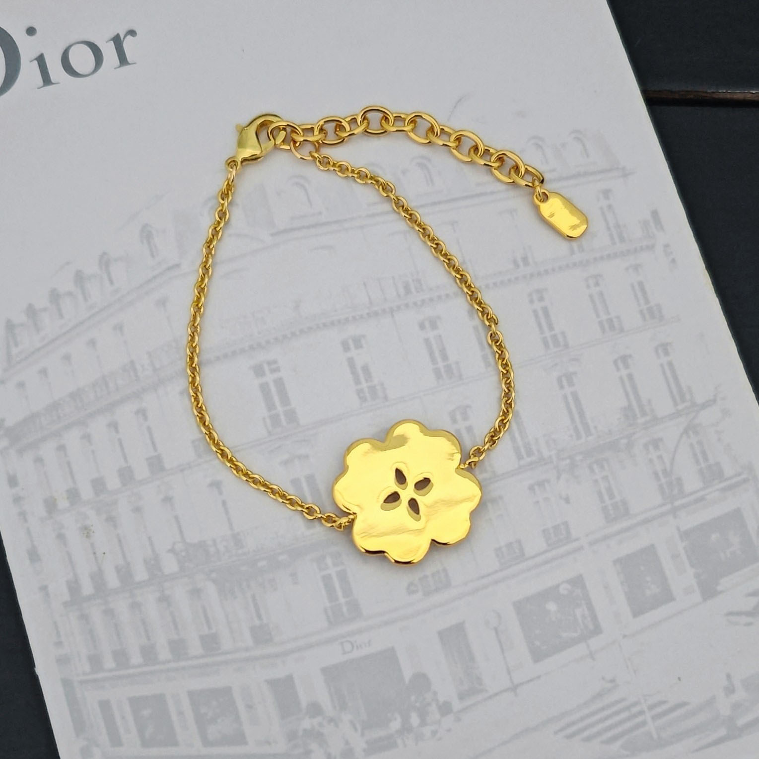 Dior Sparkling Clover Bracelet - DesignerGu