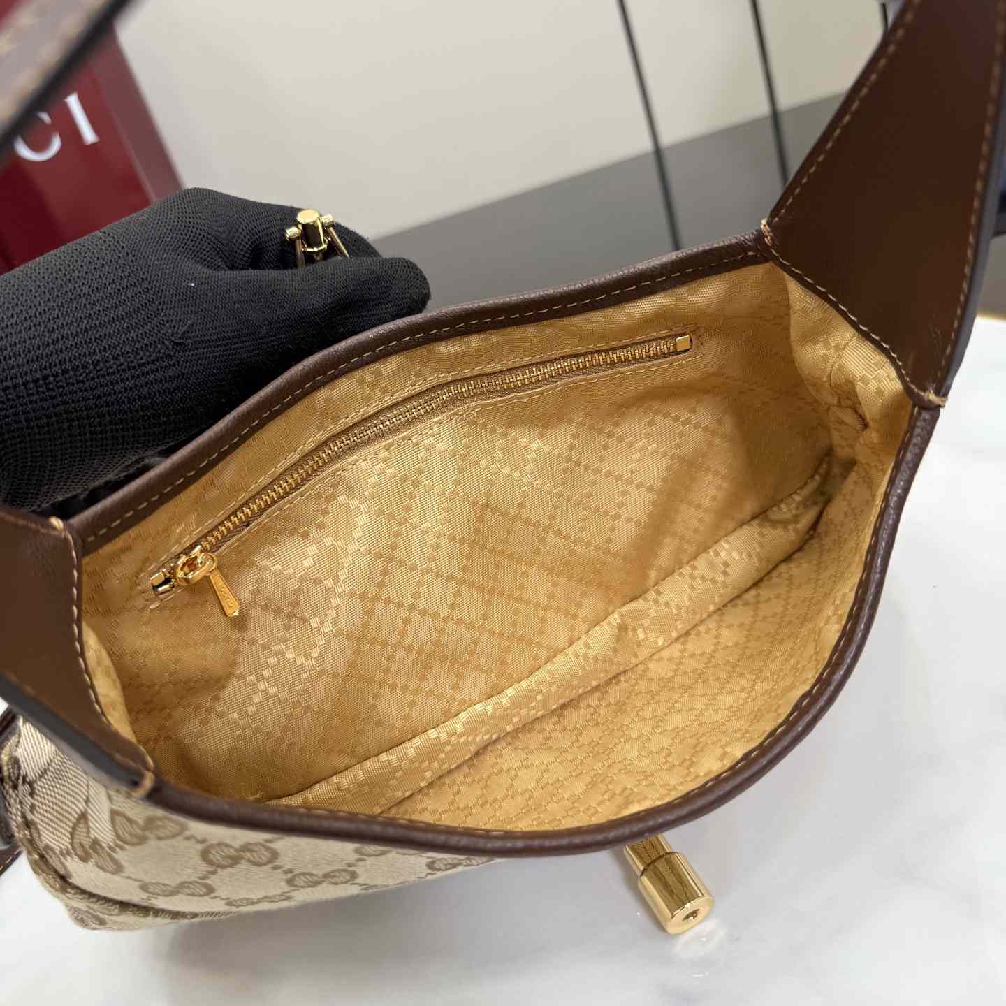 Gucci Jackie Slim Medium Shoulder Bag  - DesignerGu