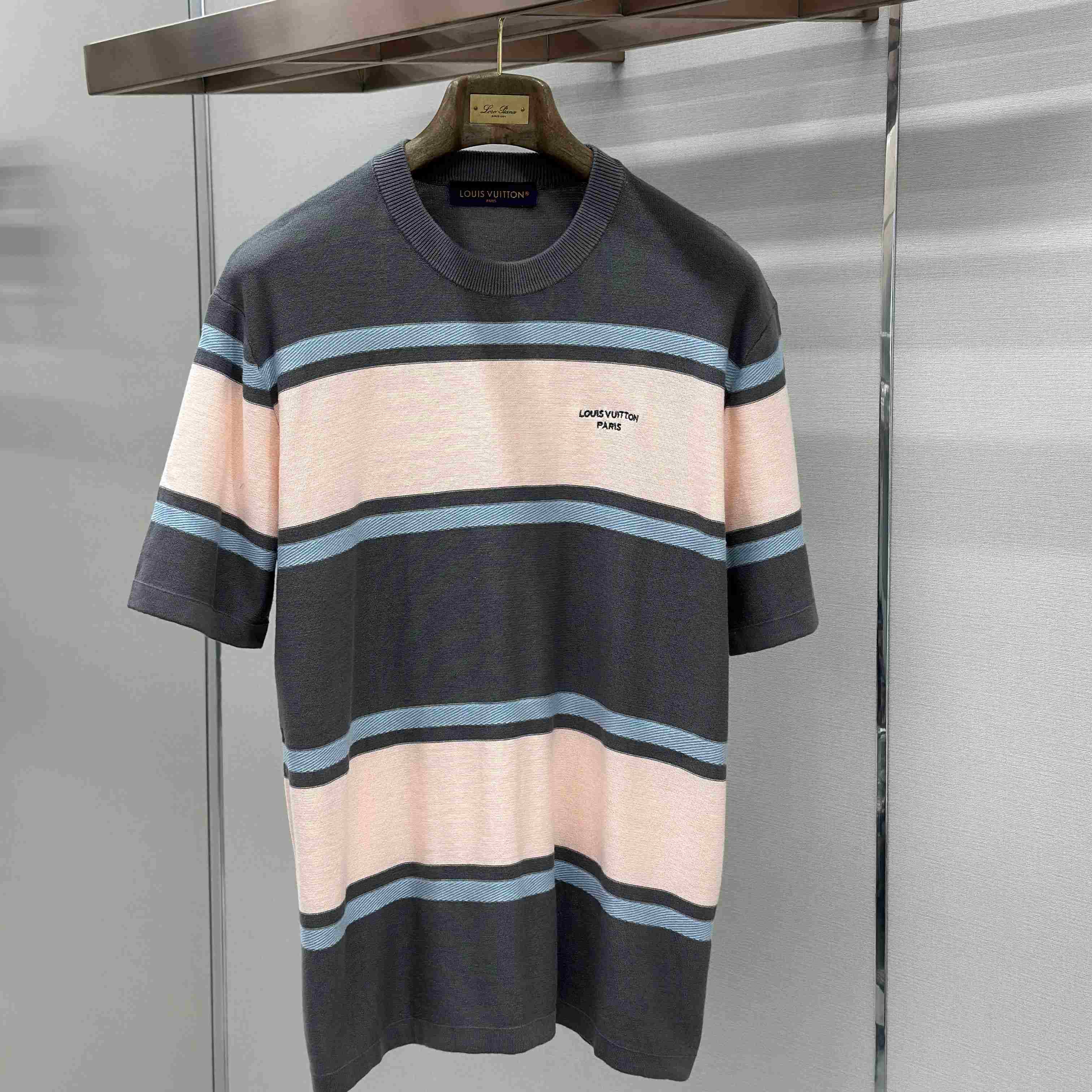 Louis Vuitton Striped Short-Sleeved T-Shirt 1AK7IO - DesignerGu