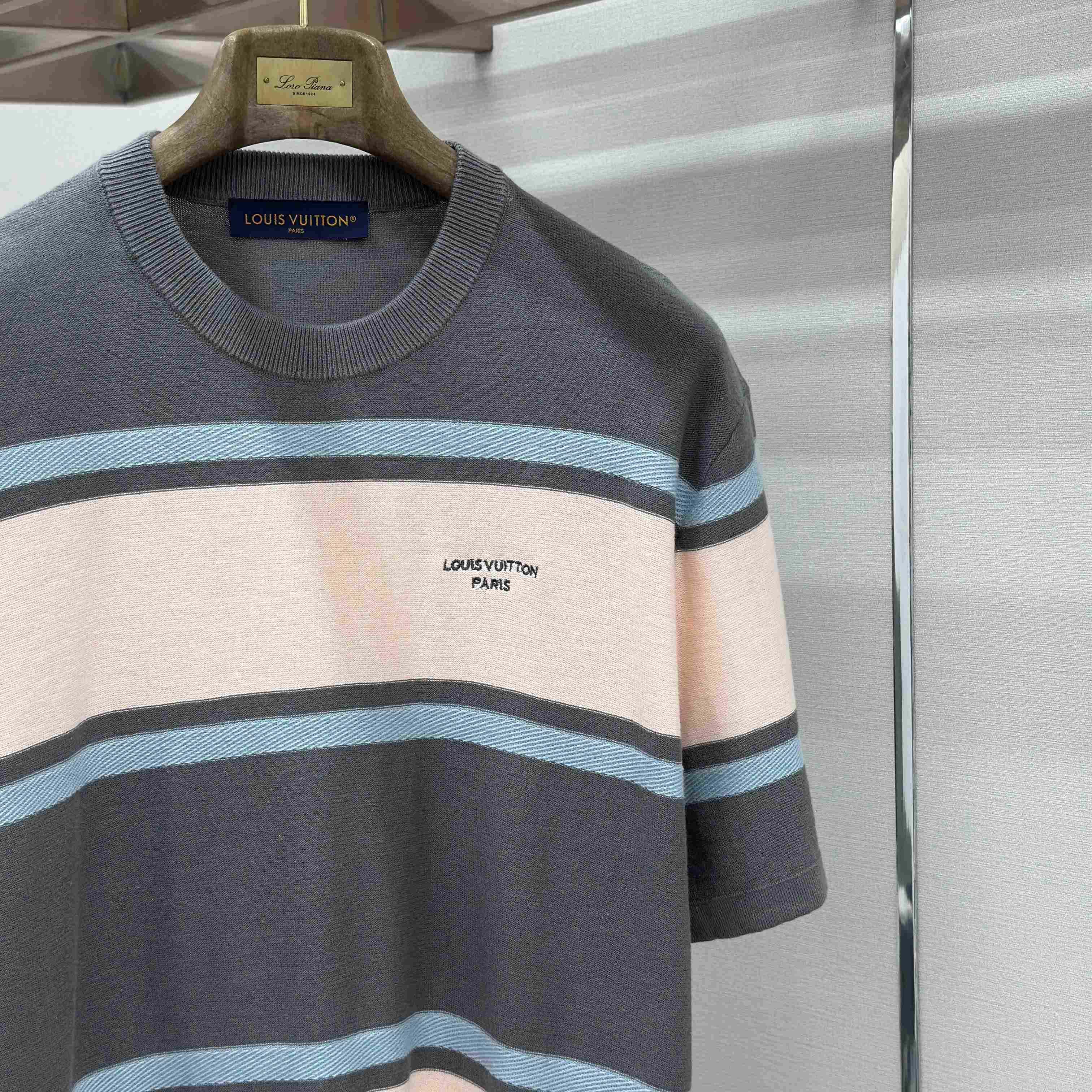 Louis Vuitton Striped Short-Sleeved T-Shirt 1AK7IO - DesignerGu
