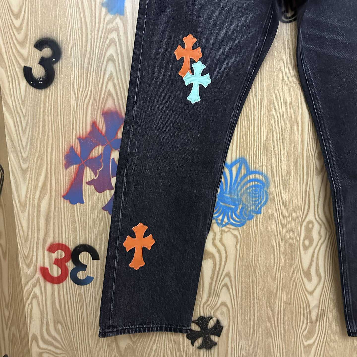 Chrome Hearts Levi's 501 Orange&Green Miami Cross Leather Patch Black Jeans - DesignerGu