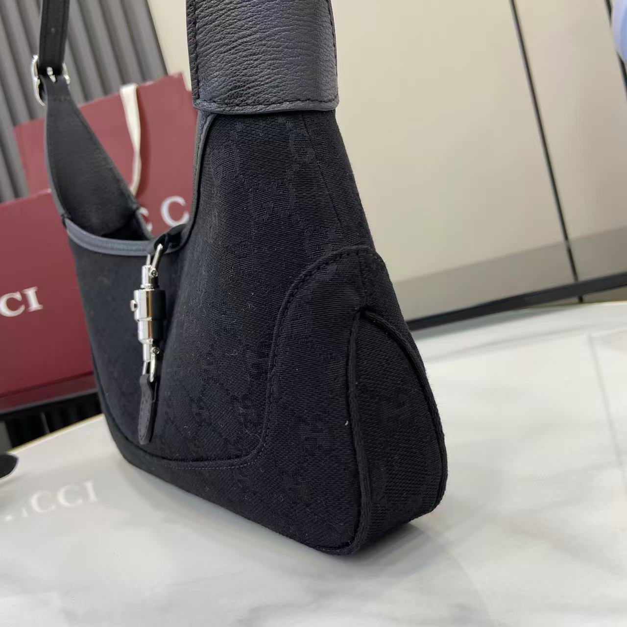 Gucci Jackie Slim Medium Shoulder Bag  - DesignerGu