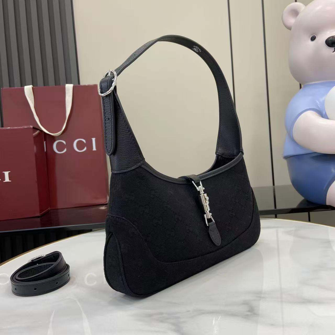 Gucci Jackie Slim Medium Shoulder Bag  - DesignerGu