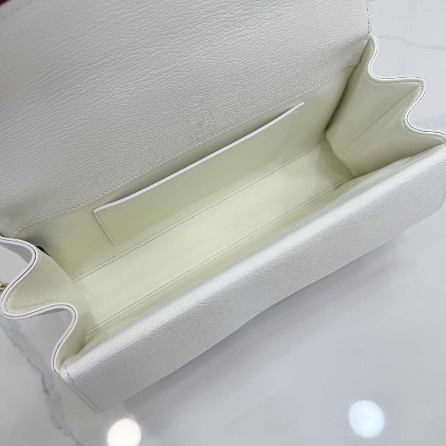 Gucci Dionysus Medium Shoulder Bag - DesignerGu