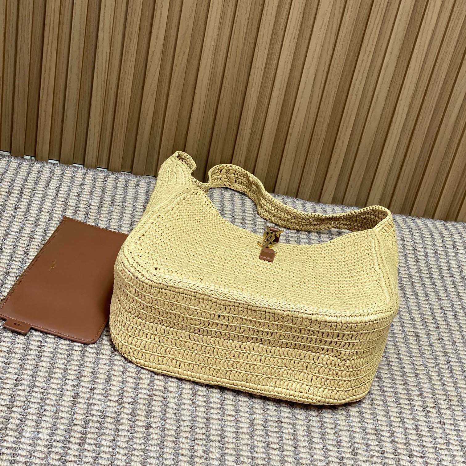 Saint Laurent LE 5 À 7 Supple Large In Raffia - DesignerGu