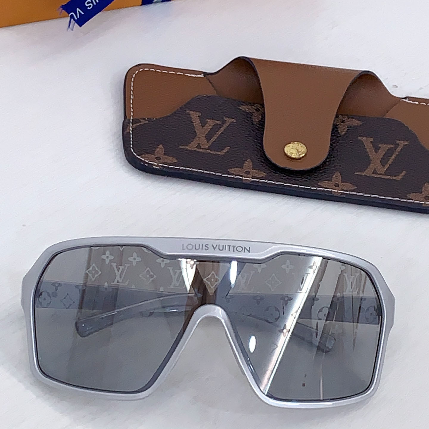Louis Vuitton Z3102U   Sunglasses   - DesignerGu