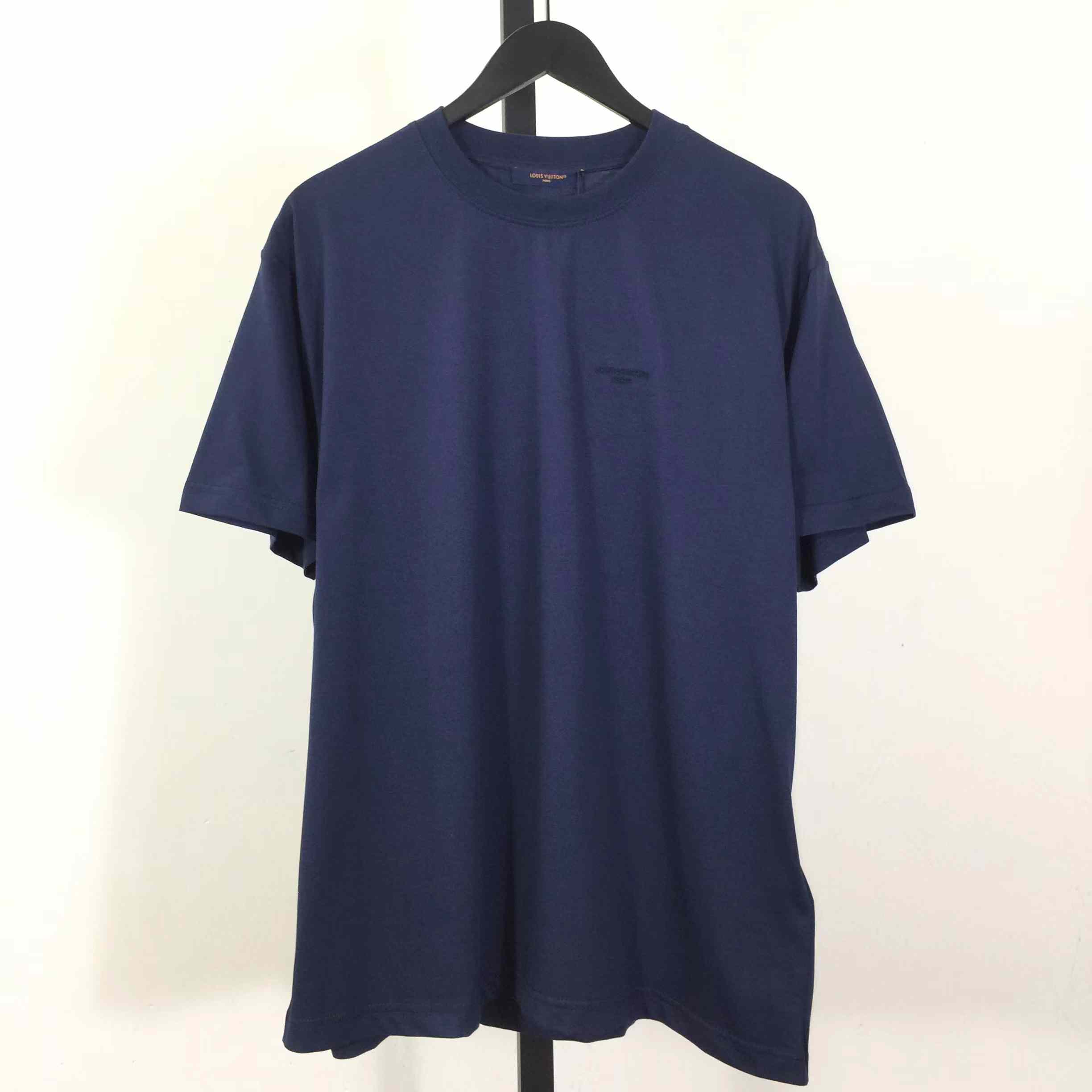 Louis Vuitton Embossed LV T-Shirt   1AGIIW - DesignerGu