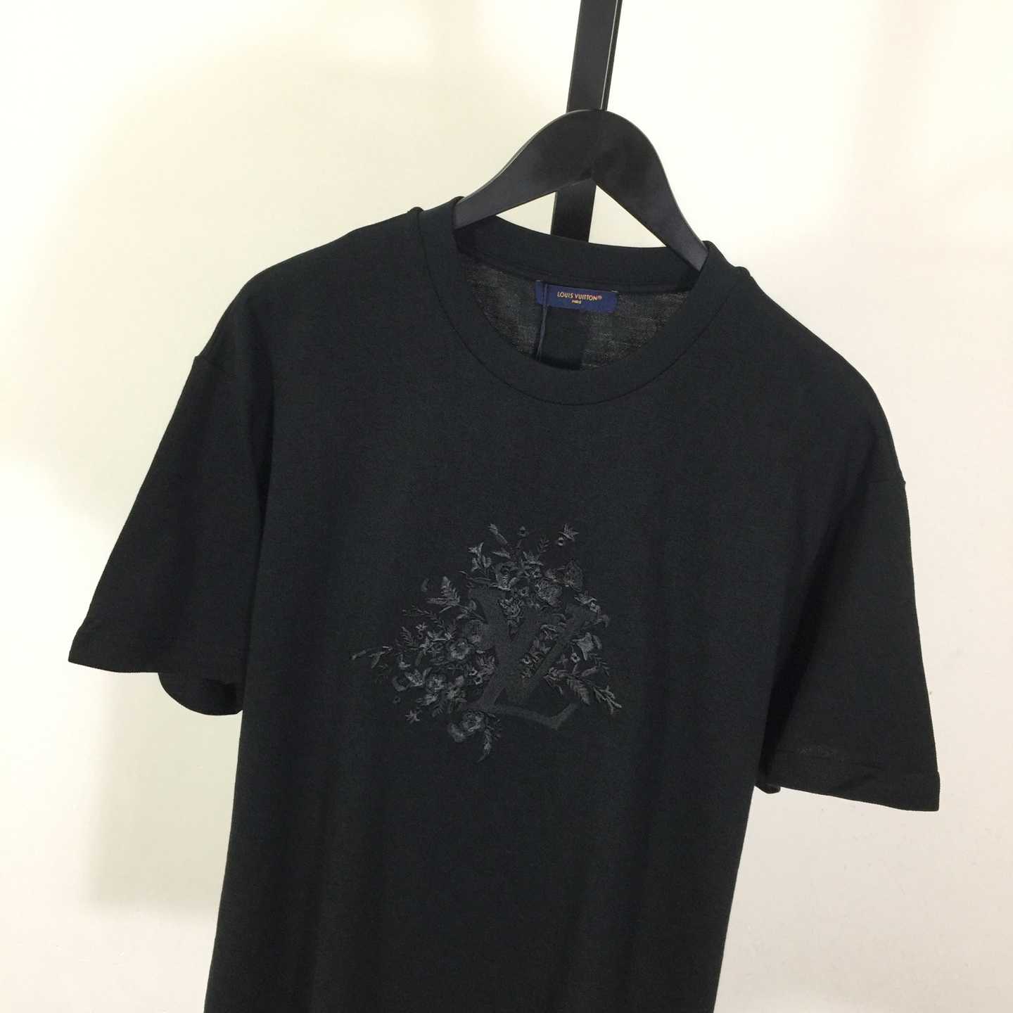Louis Vuitton Embroidered Signature T-Shirt   1AJRHM - DesignerGu
