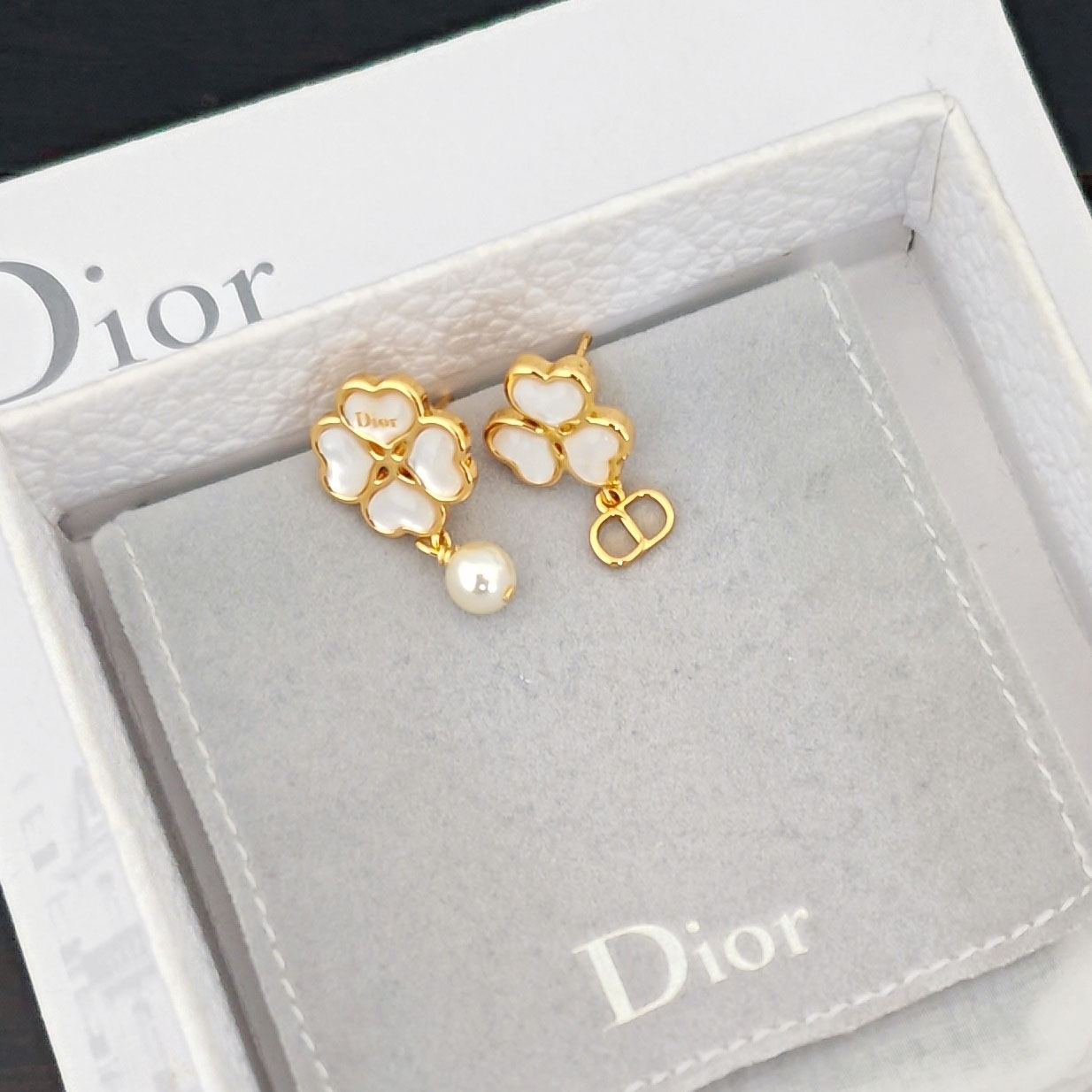Dior Sparkling Clover Earrings - DesignerGu