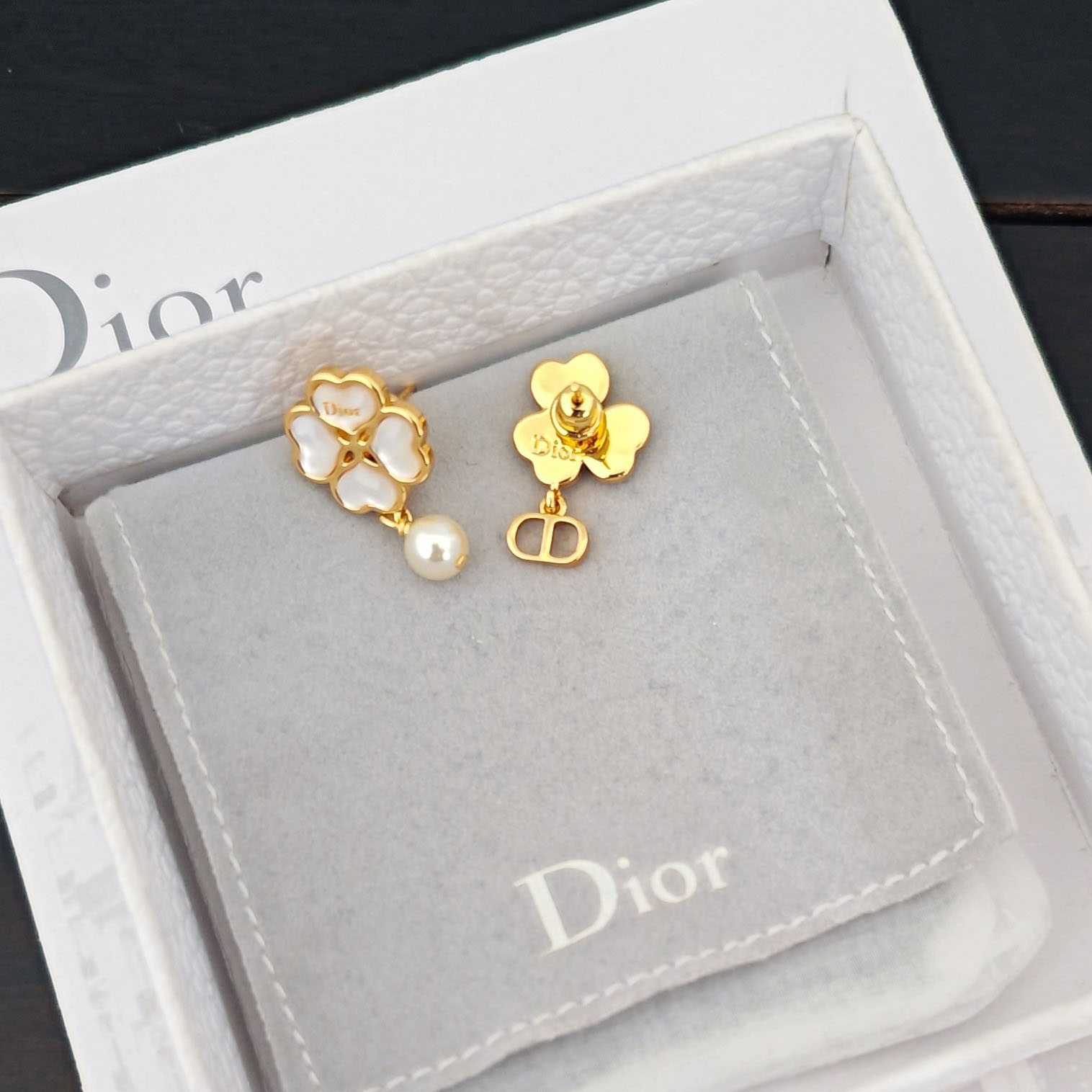 Dior Sparkling Clover Earrings - DesignerGu
