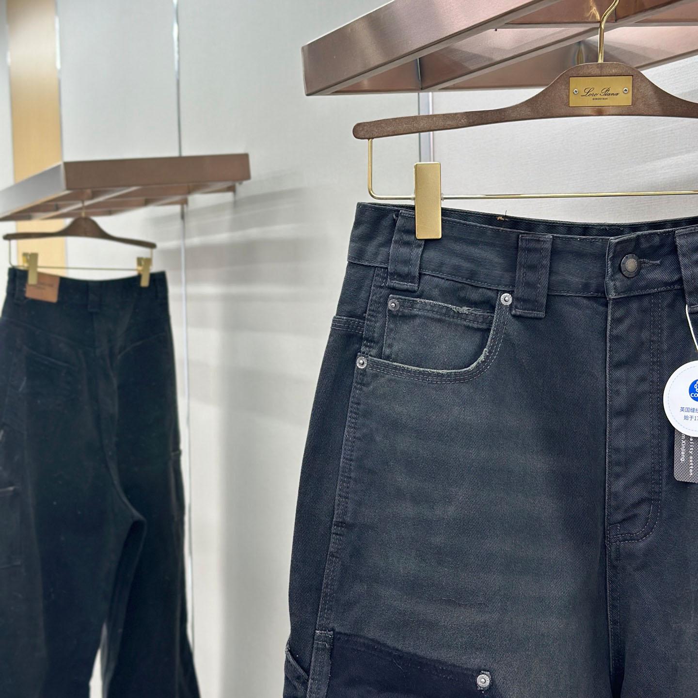 Balenciaga Ripped Off Baggy Jeans - DesignerGu