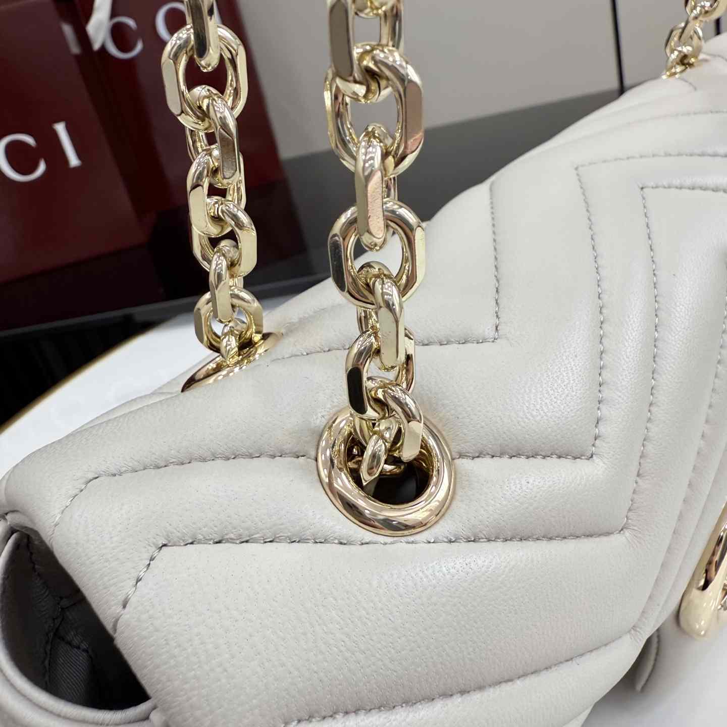 Gucci GG Marmont Medium Shoulder Bag - DesignerGu