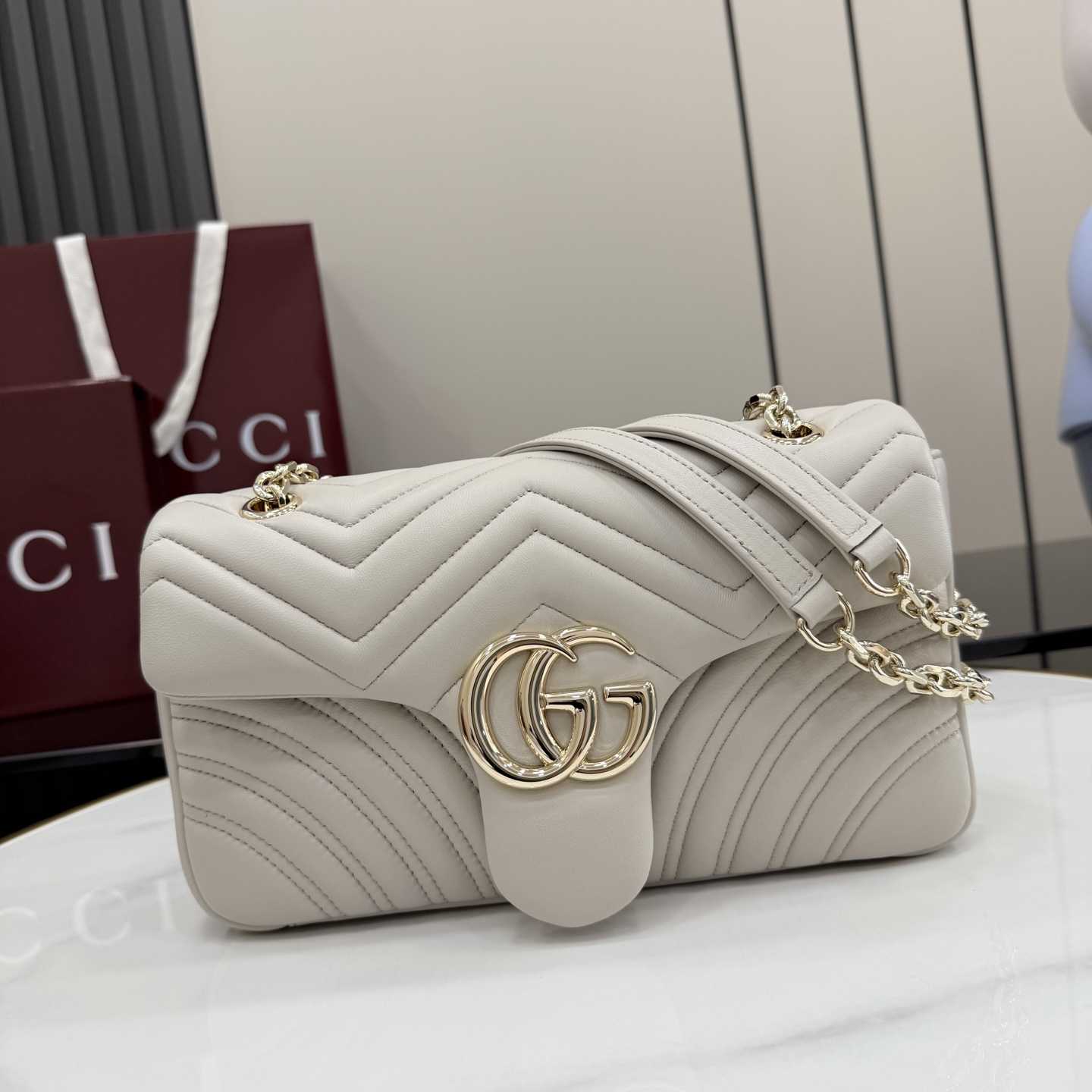 Gucci GG Marmont Medium Shoulder Bag - DesignerGu