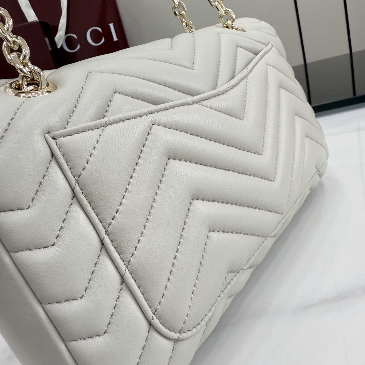 Gucci GG Marmont Medium Shoulder Bag - DesignerGu