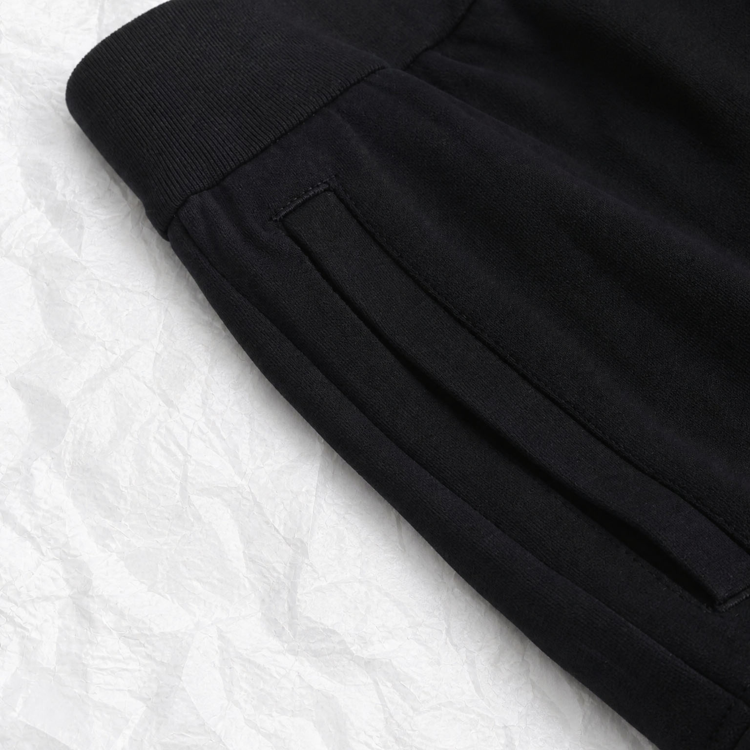 Moose Knuckles Dalon Cargo Sweatshorts - DesignerGu