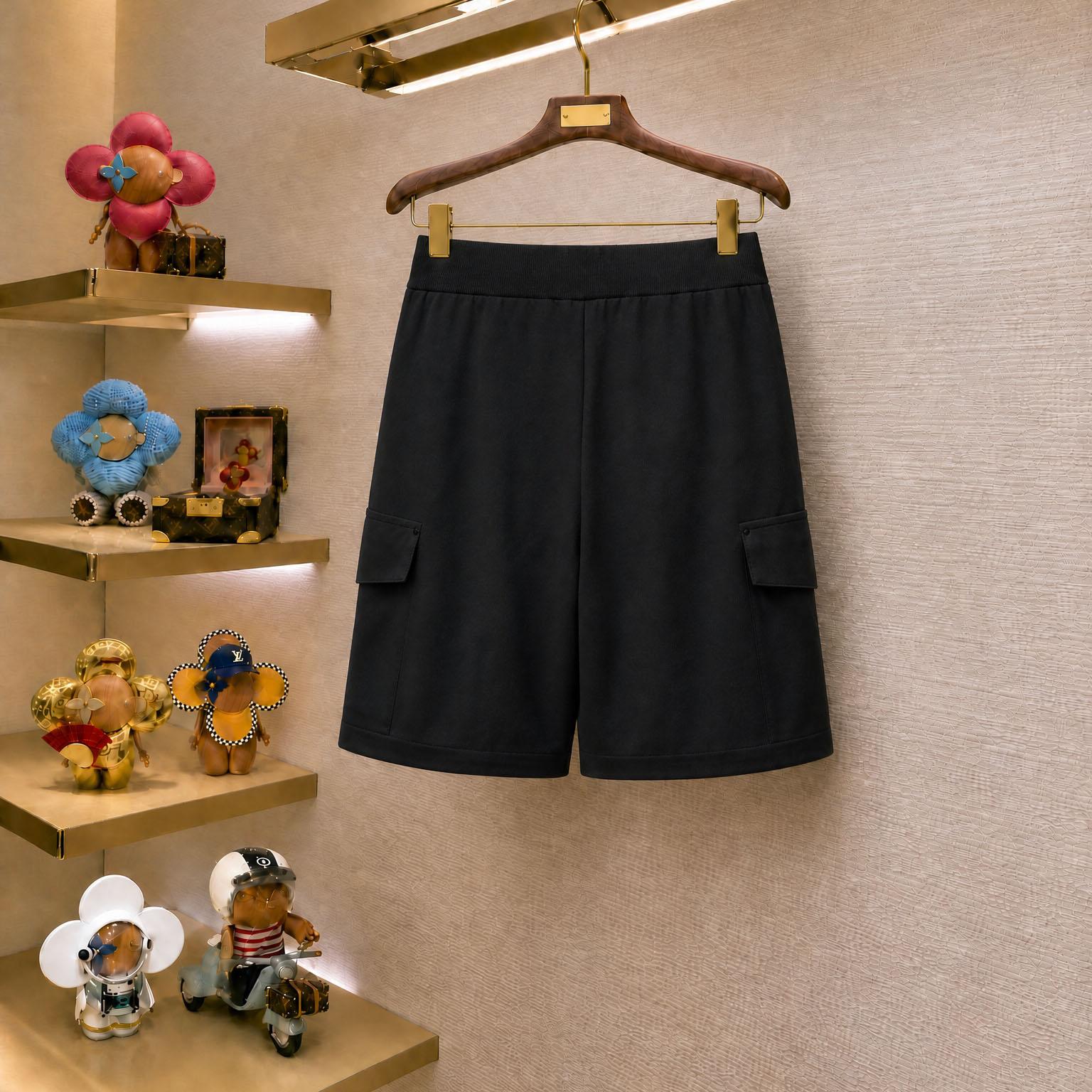 Moose Knuckles Dalon Cargo Sweatshorts - DesignerGu