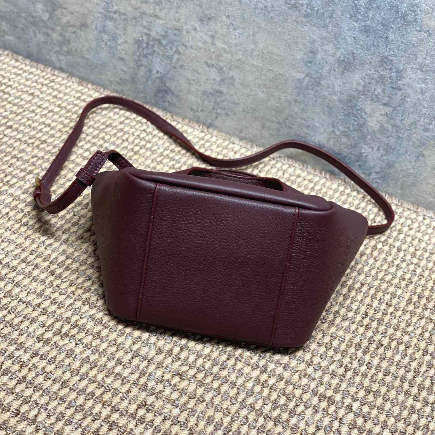 Saint Laurent LE 5 À 7 BABY BEA In Grained Leather - DesignerGu