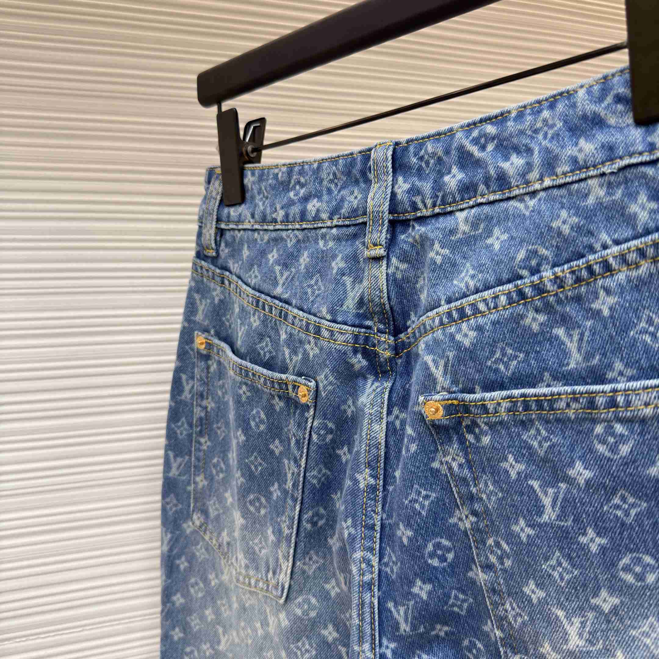 Louis Vuitton Monogram Flared Jeans 1AHENS - DesignerGu