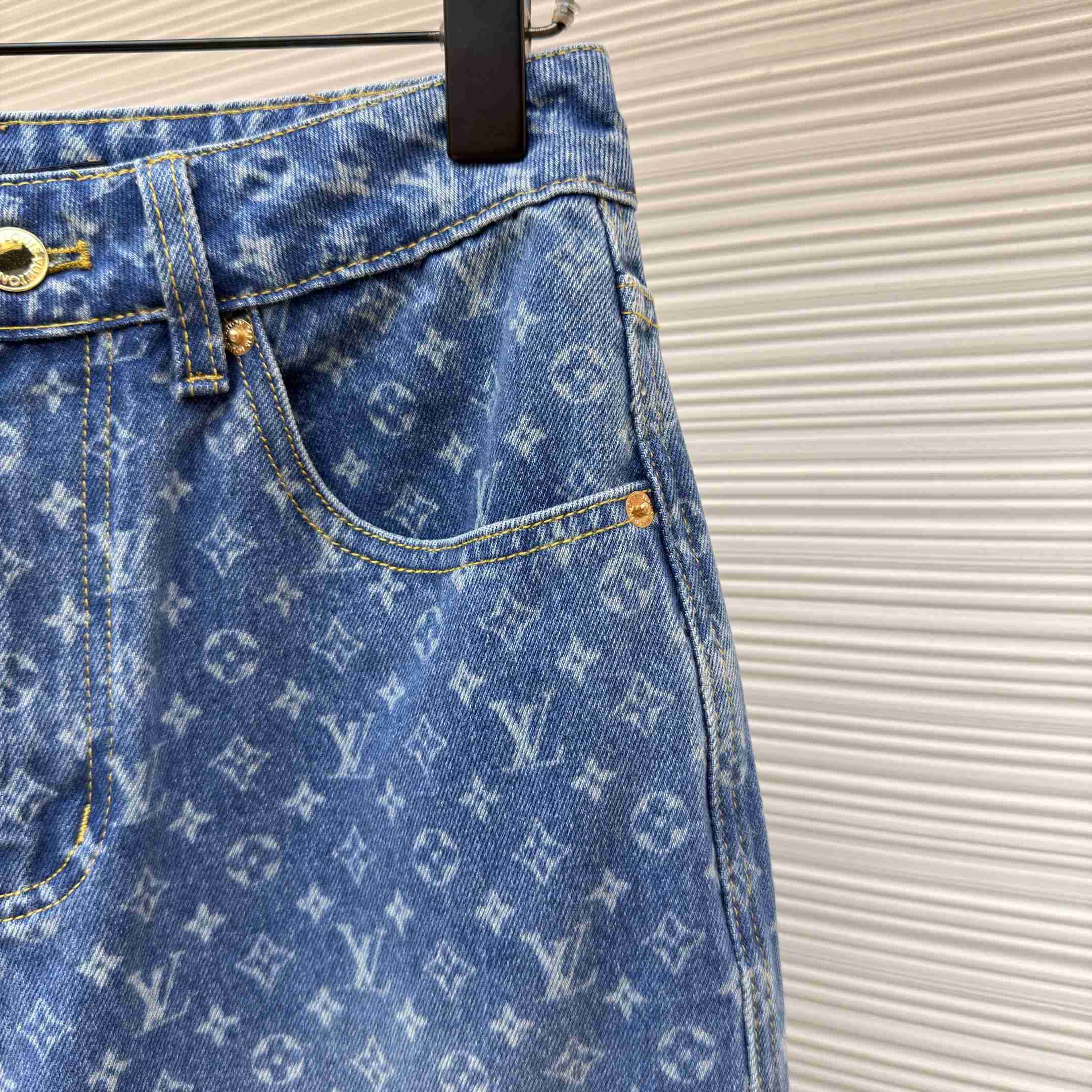 Louis Vuitton Monogram Flared Jeans 1AHENS - DesignerGu