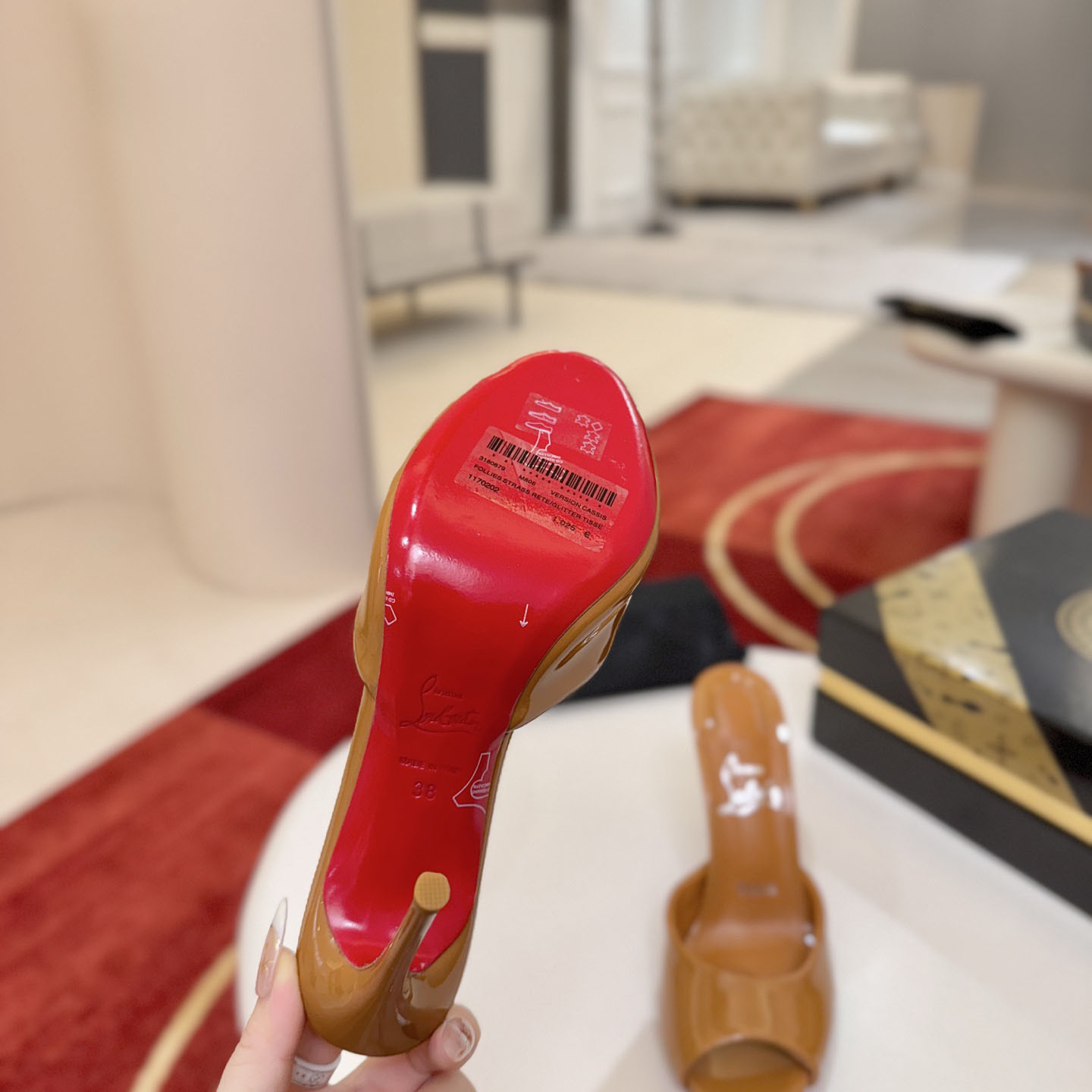 Christian Louboutin Me Dolly 100MM Patent Leather Mules - DesignerGu