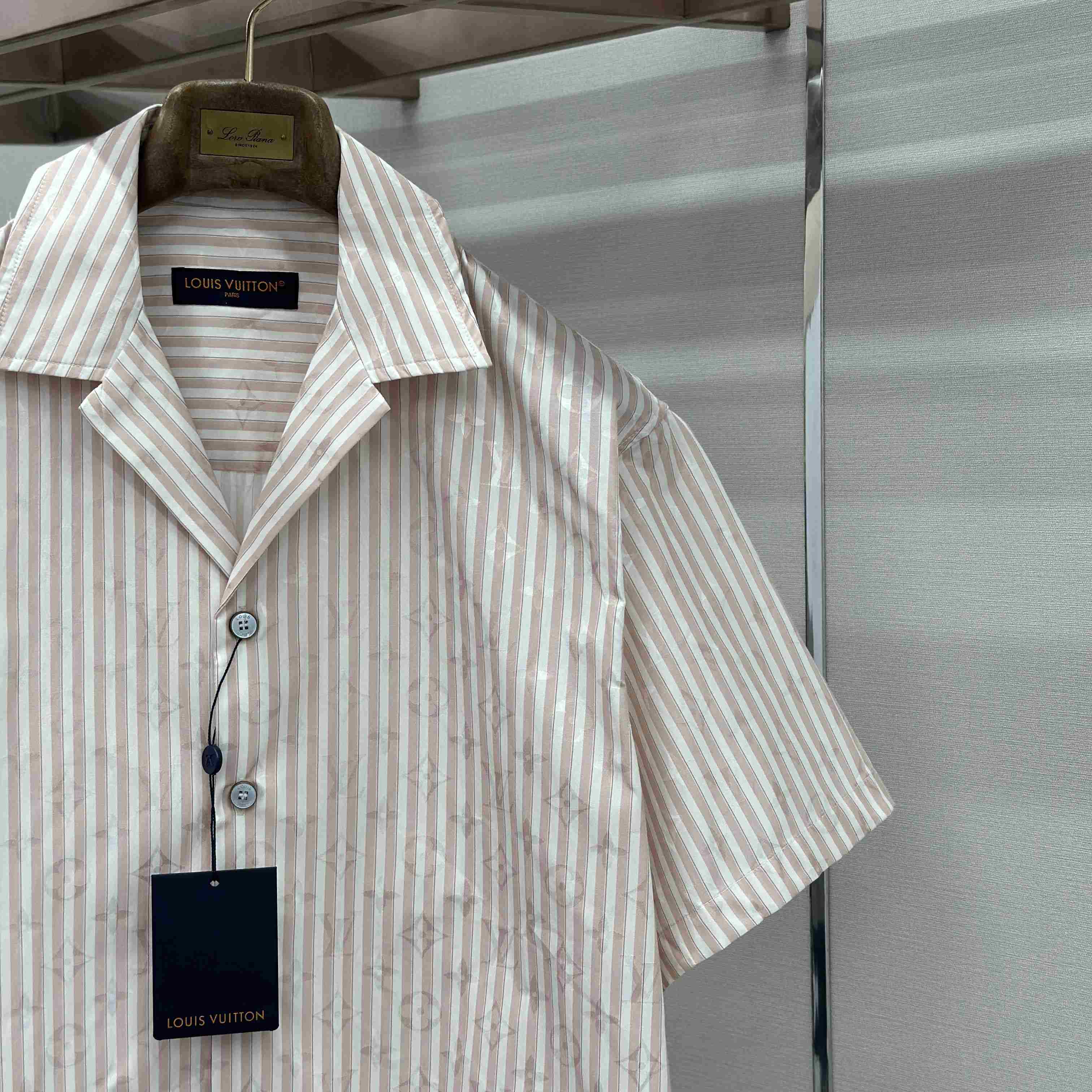 Louis Vuitton Monogram Striped Silk Short-Sleeved Shirt 1AK7B0 - DesignerGu