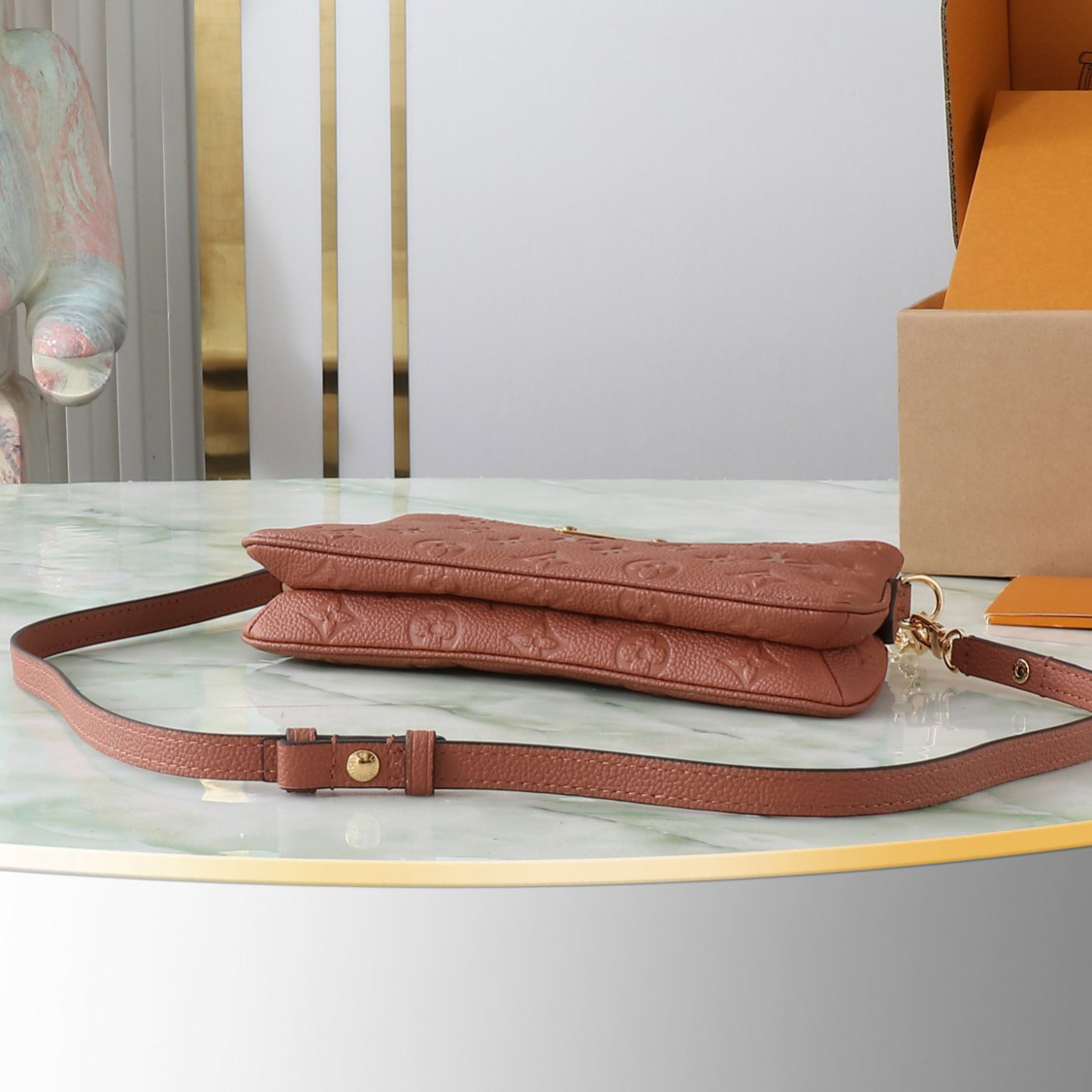 Louis Vuitton Pochette Liv M11916 - DesignerGu