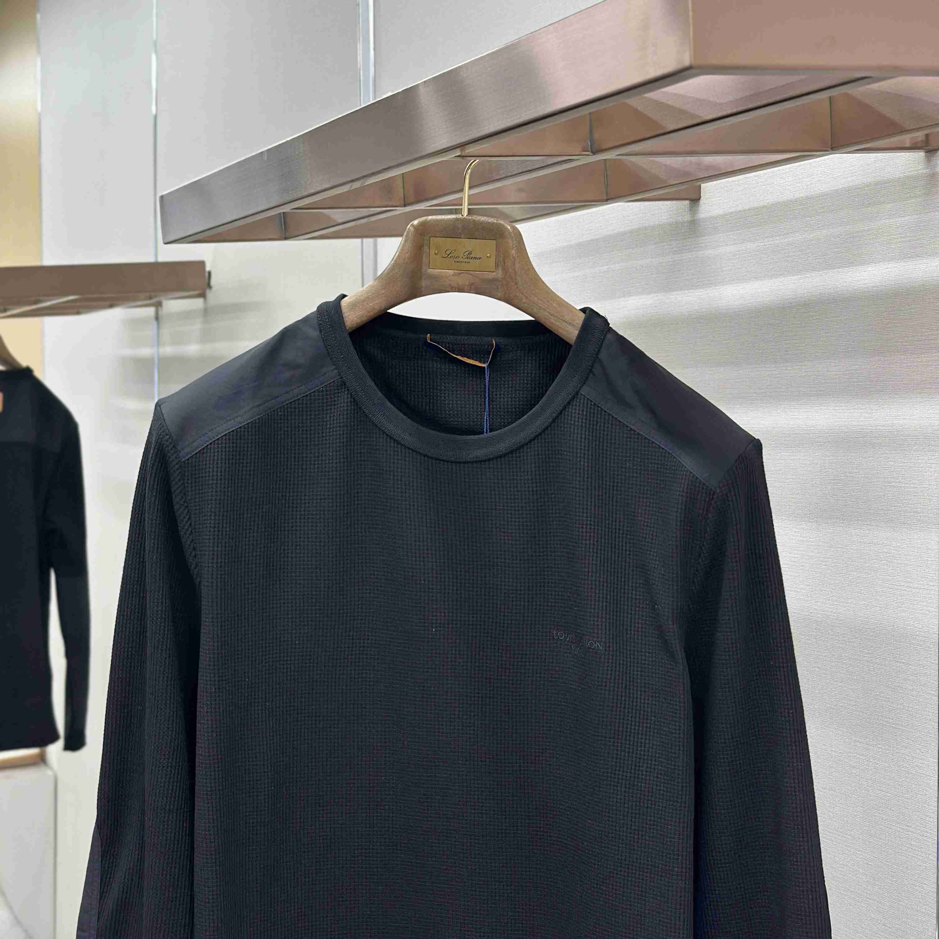 Louis Vuitton Waffle Long-Sleeved Outdoor T-Shirt 1AK7F7 - DesignerGu