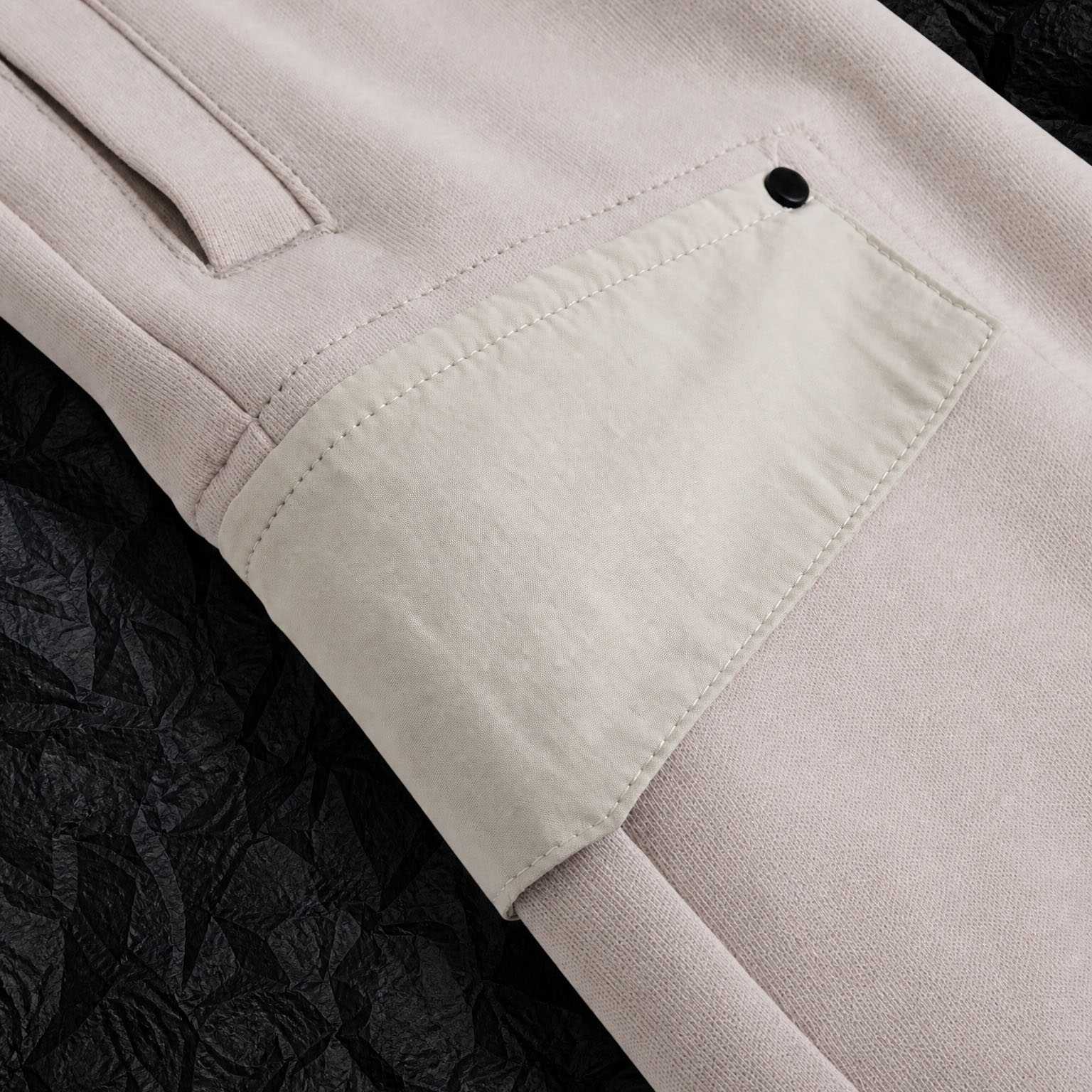 Moose Knuckles Dalon Cargo Sweatshorts - DesignerGu