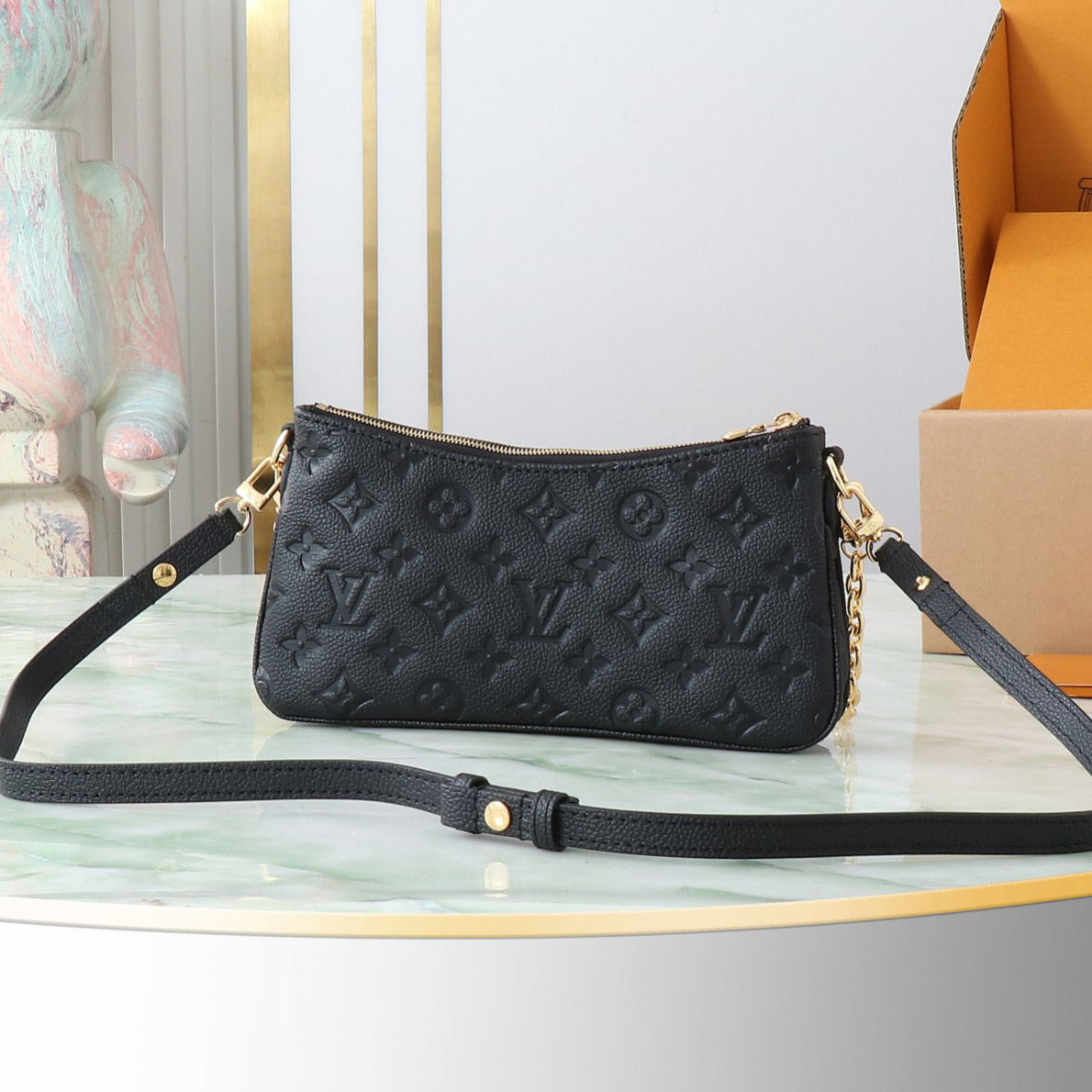 Louis Vuitton Pochette Liv M83301 - DesignerGu