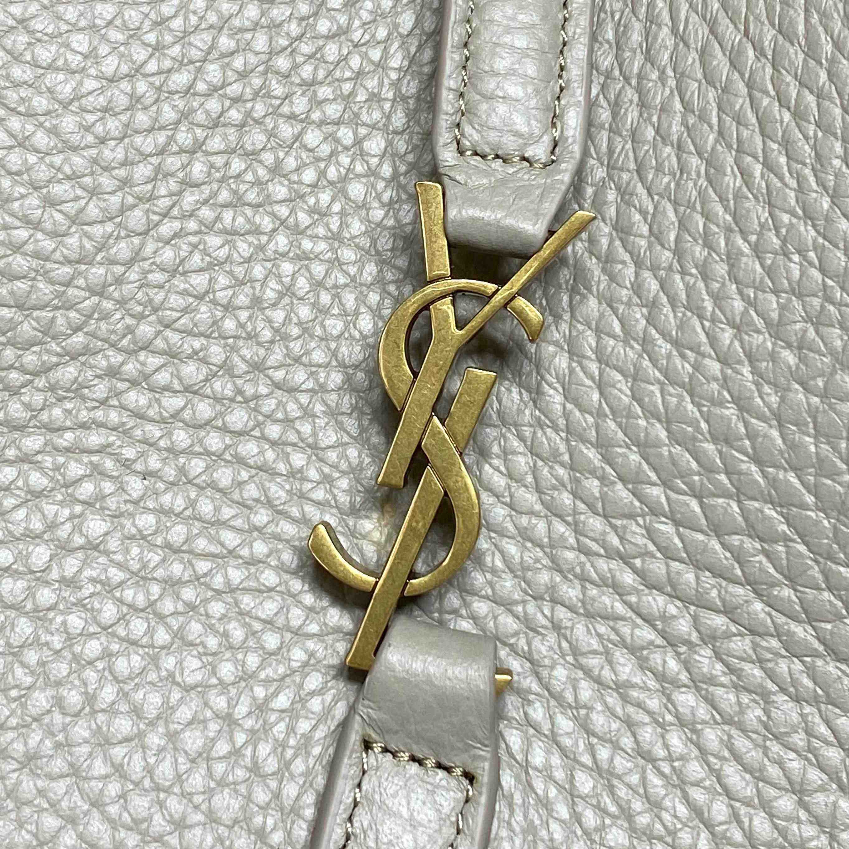 Saint Laurent LE 5 À 7 BABY BEA In Grained Leather - DesignerGu
