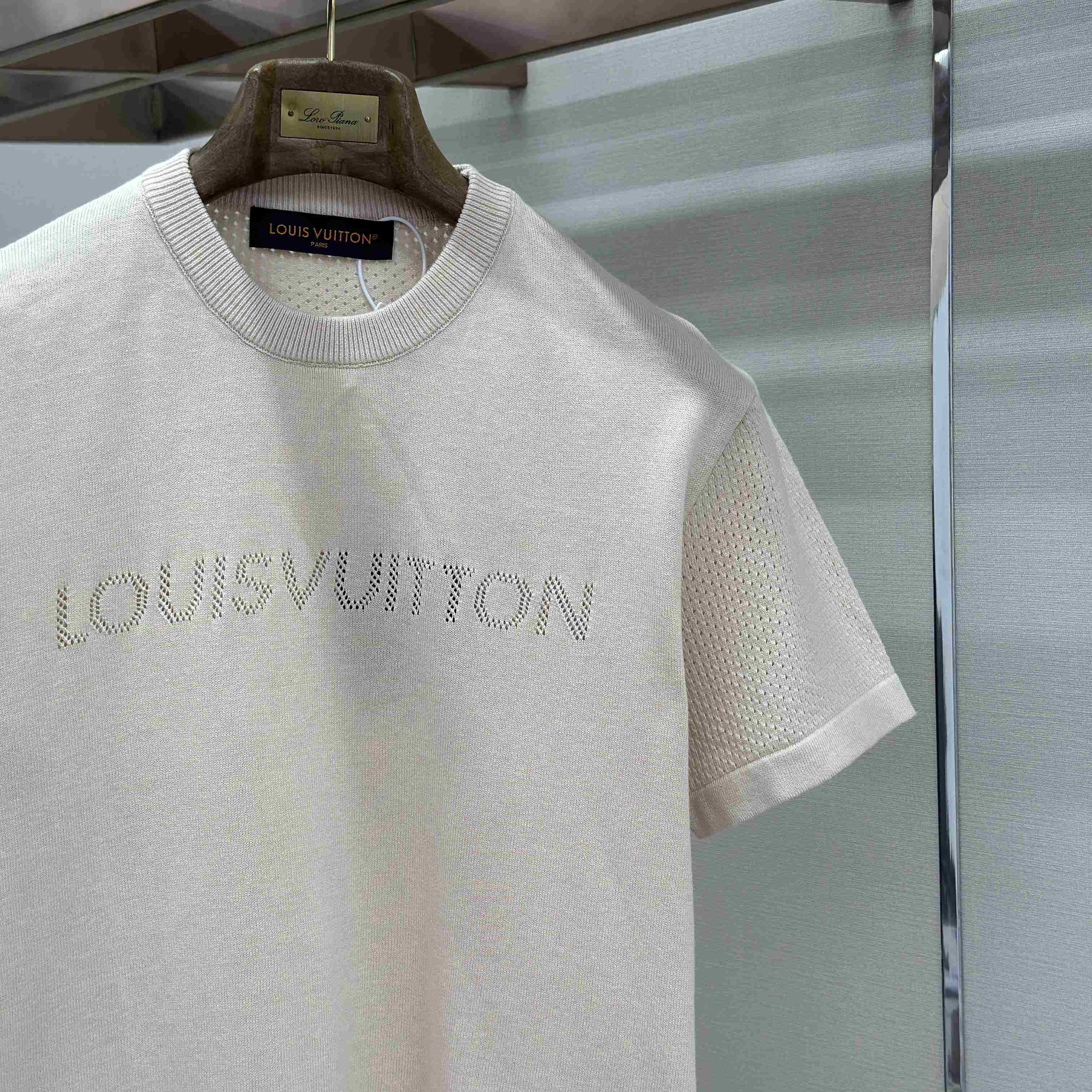 Louis Vuitton Elegant Cotton Cashmere Short-Sleeved Crewneck 1AK6XJ - DesignerGu
