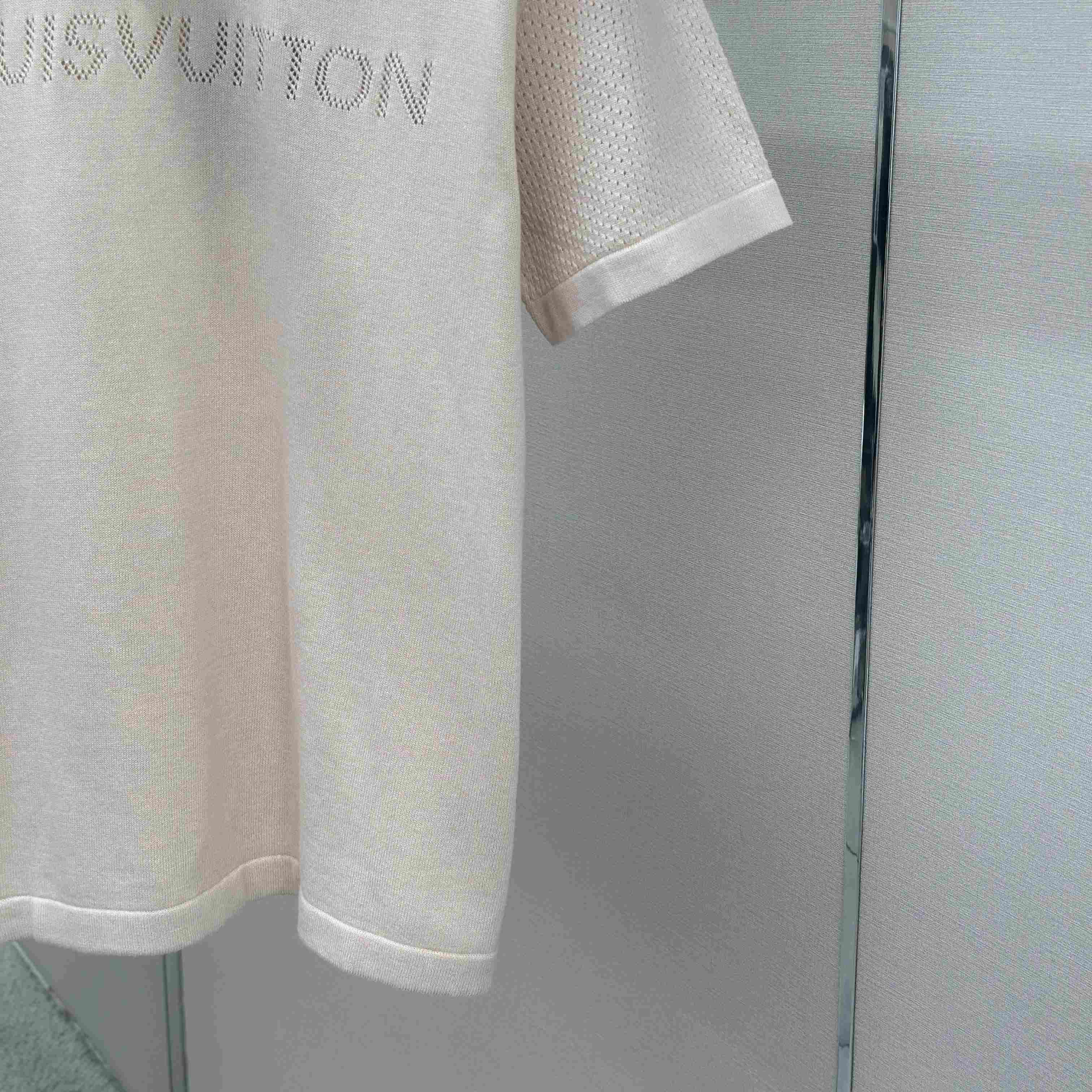 Louis Vuitton Elegant Cotton Cashmere Short-Sleeved Crewneck 1AK6XJ - DesignerGu