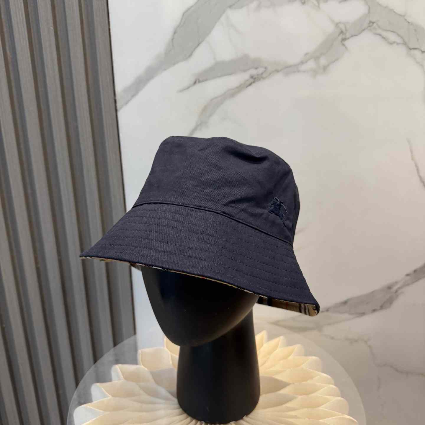 Burberry  Reversible Gabardine Bucket Hat - DesignerGu