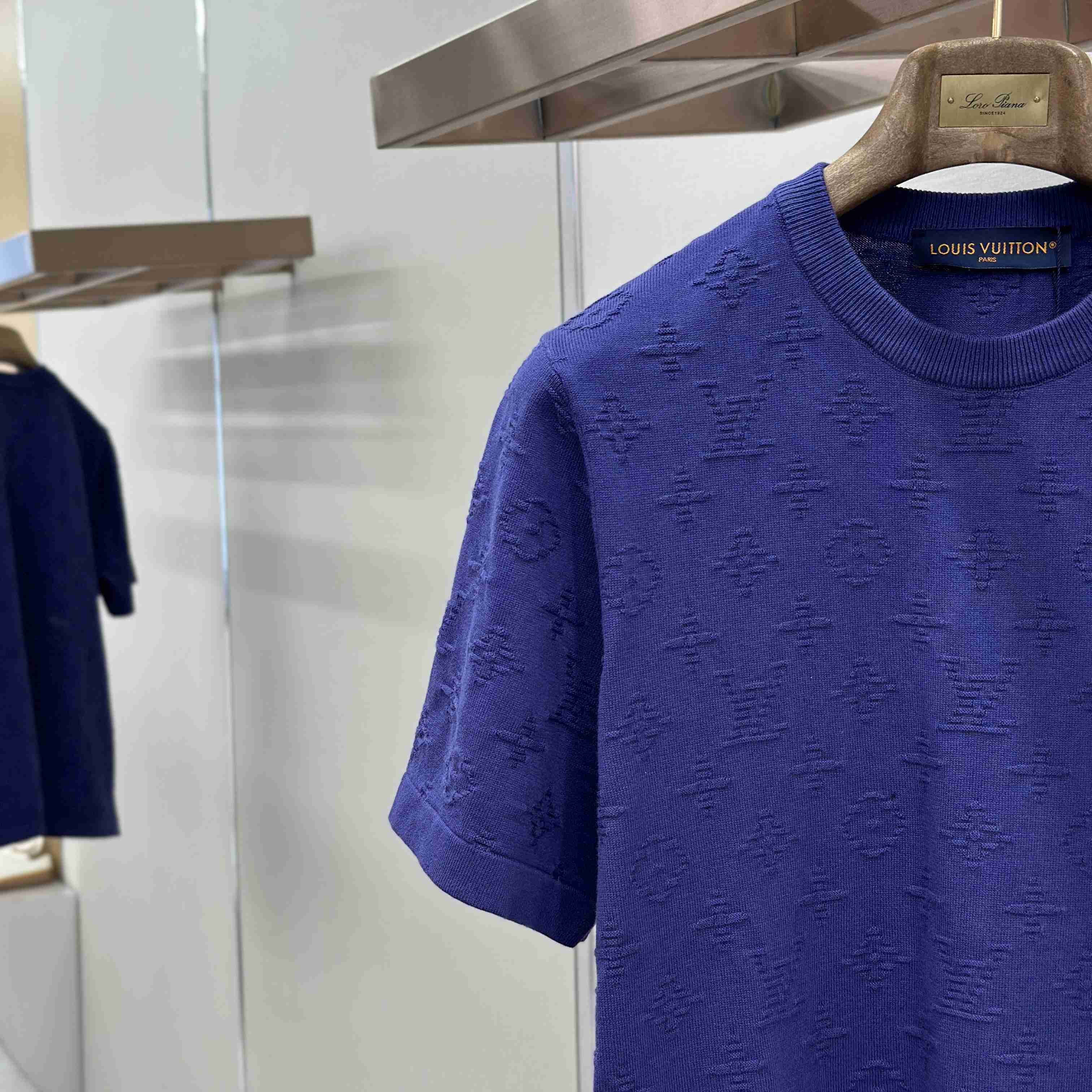 Louis Vuitton Monogram Short-Sleeved Crewneck 1AK71Z - DesignerGu
