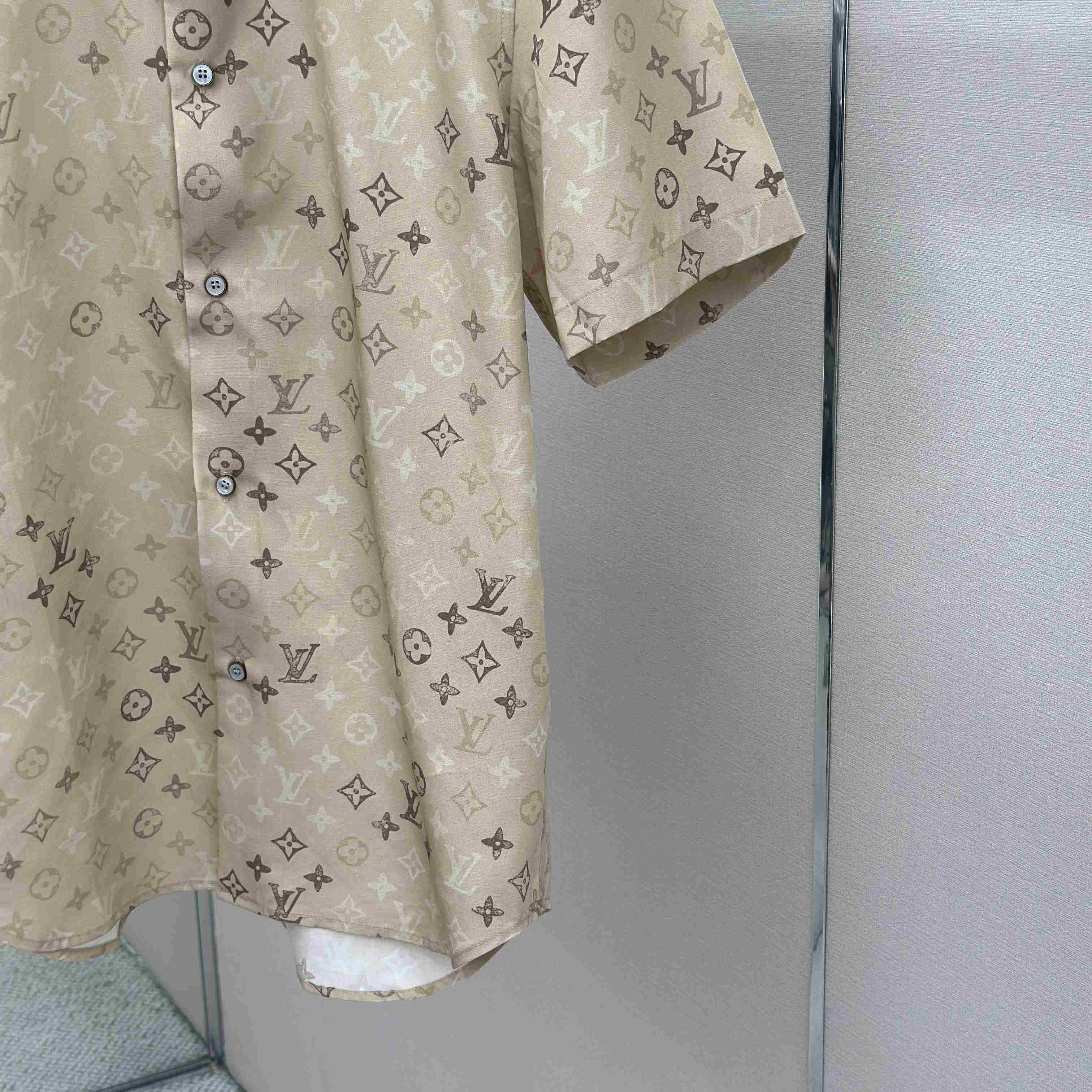 Louis Vuitton Monogram Short-Sleeved Shirt 1AK77Y - DesignerGu