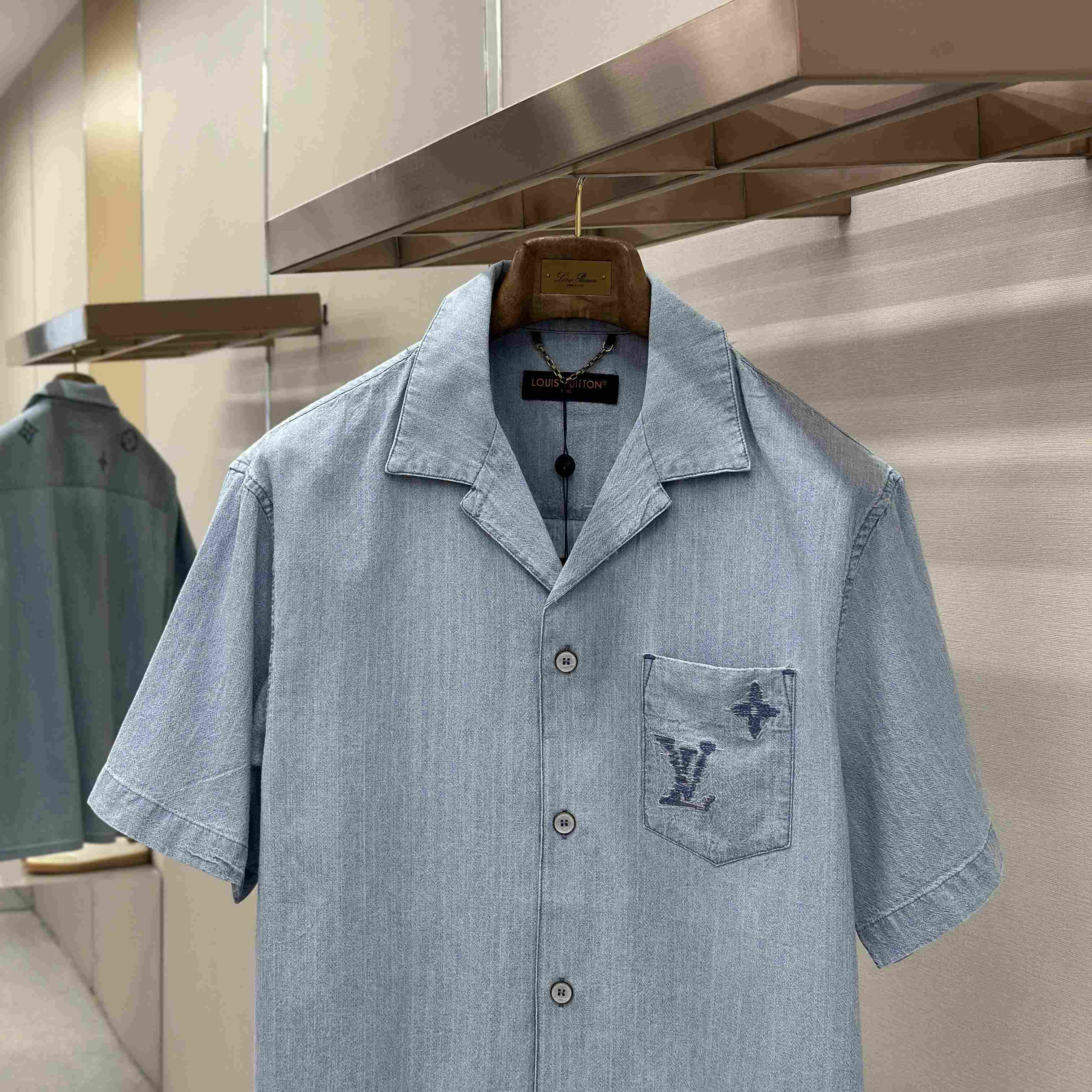 Louis Vuitton Embroidered Signature Chambray Short-Sleeved Shirt 1AK79C - DesignerGu