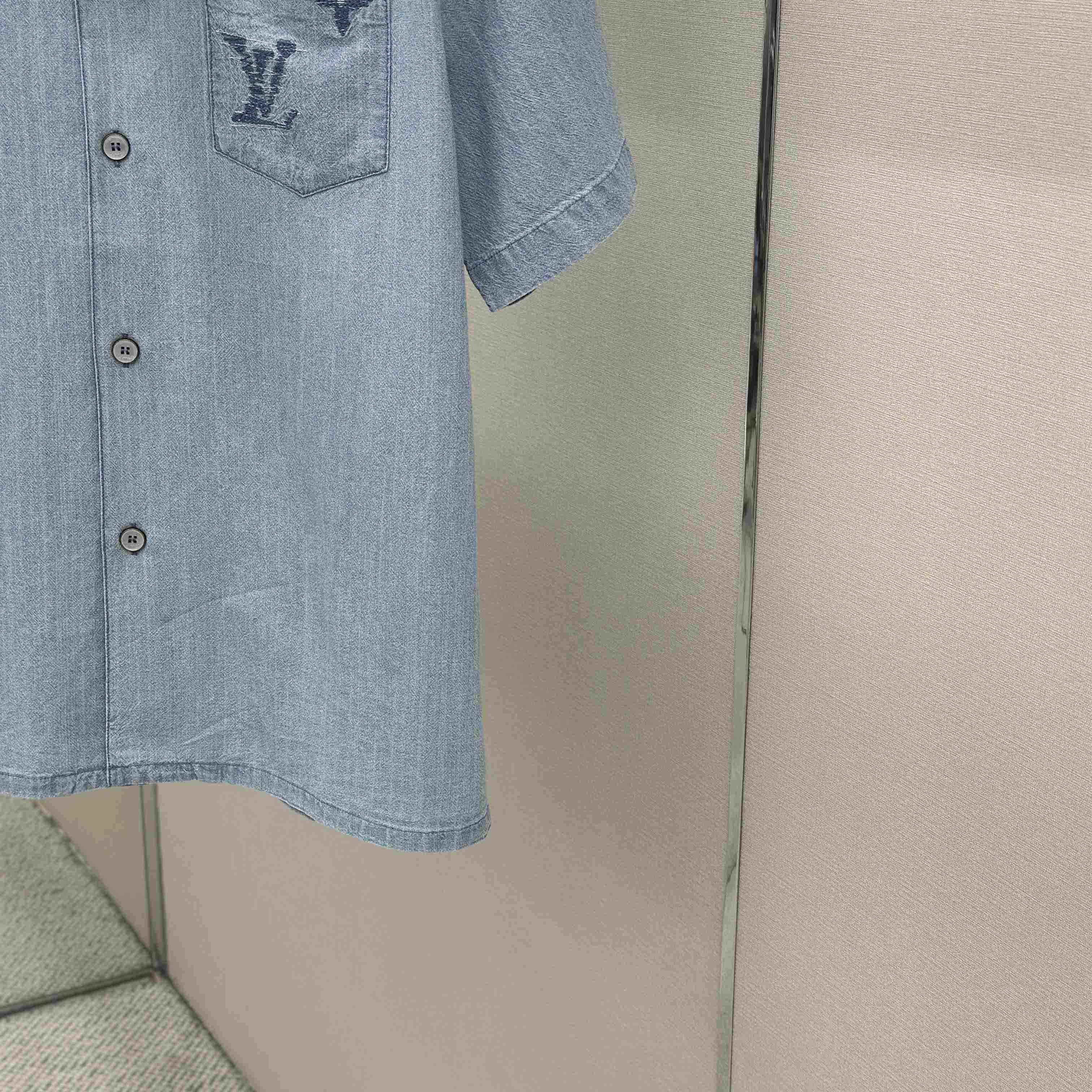 Louis Vuitton Embroidered Signature Chambray Short-Sleeved Shirt 1AK79C - DesignerGu