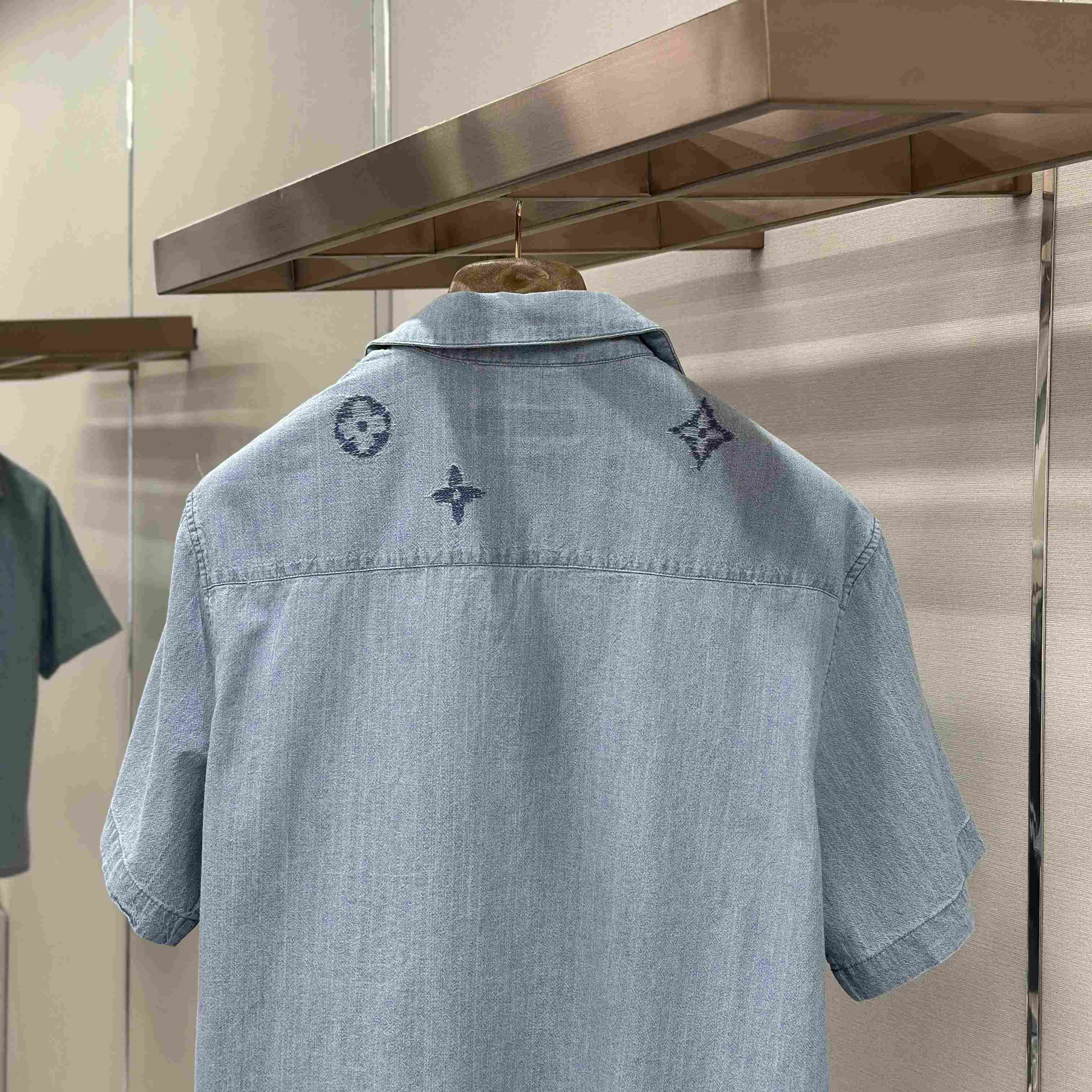 Louis Vuitton Embroidered Signature Chambray Short-Sleeved Shirt 1AK79C - DesignerGu