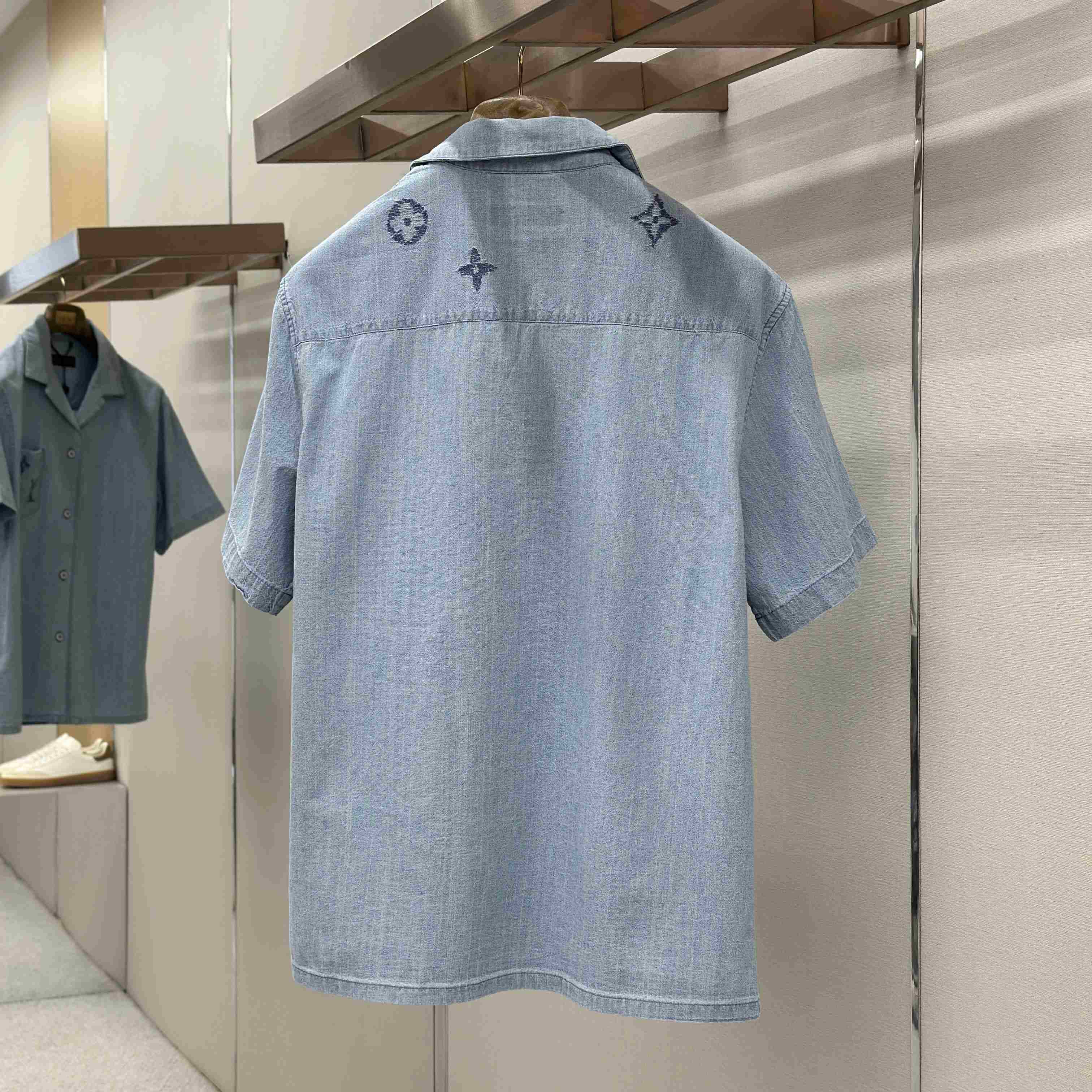 Louis Vuitton Embroidered Signature Chambray Short-Sleeved Shirt 1AK79C - DesignerGu