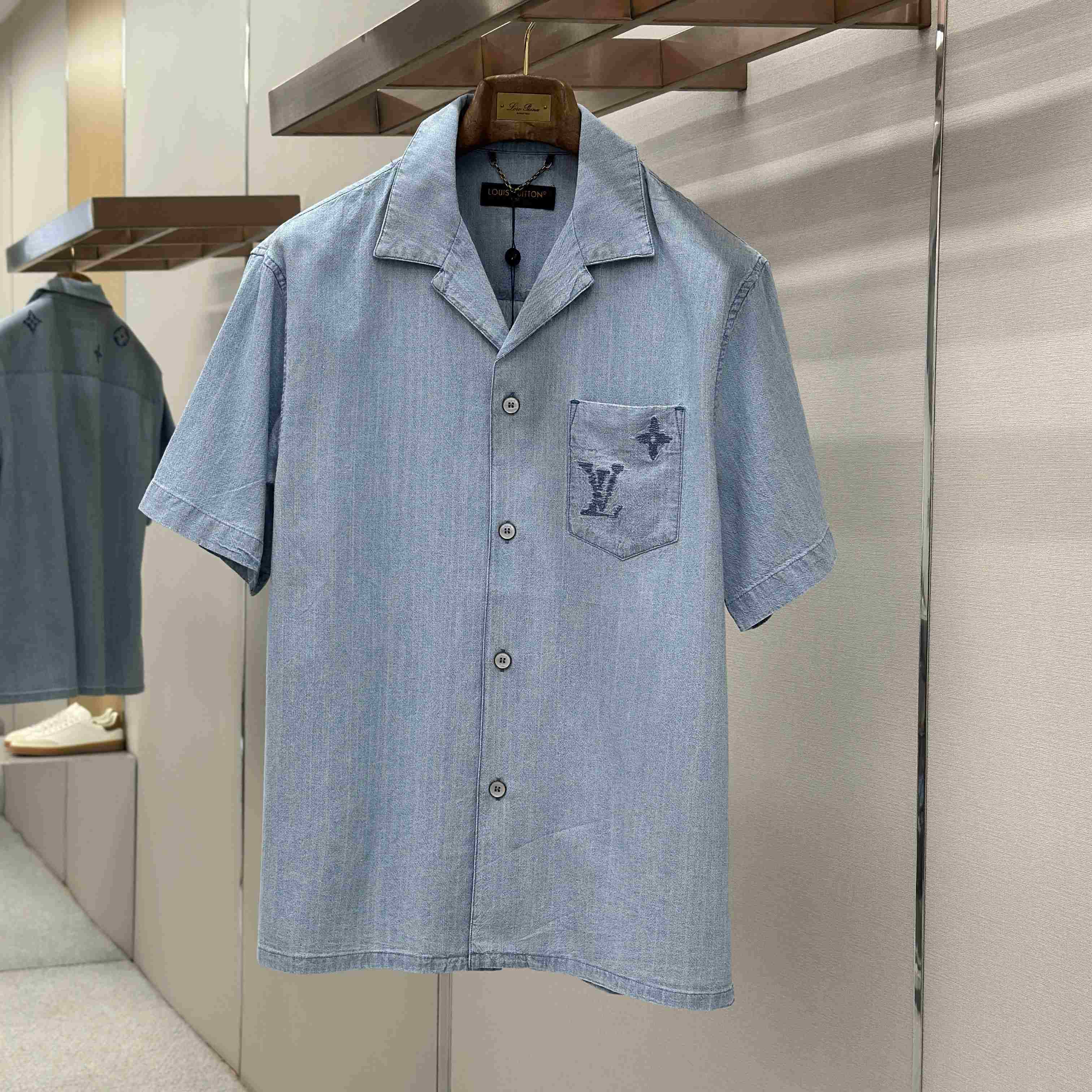 Louis Vuitton Embroidered Signature Chambray Short-Sleeved Shirt 1AK79C - DesignerGu