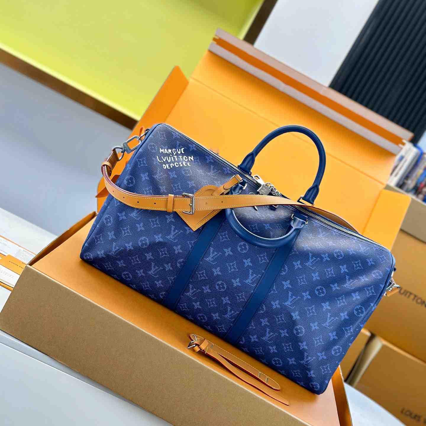 Louis Vuitton Keepall Bandoulière 50 M26864 - DesignerGu