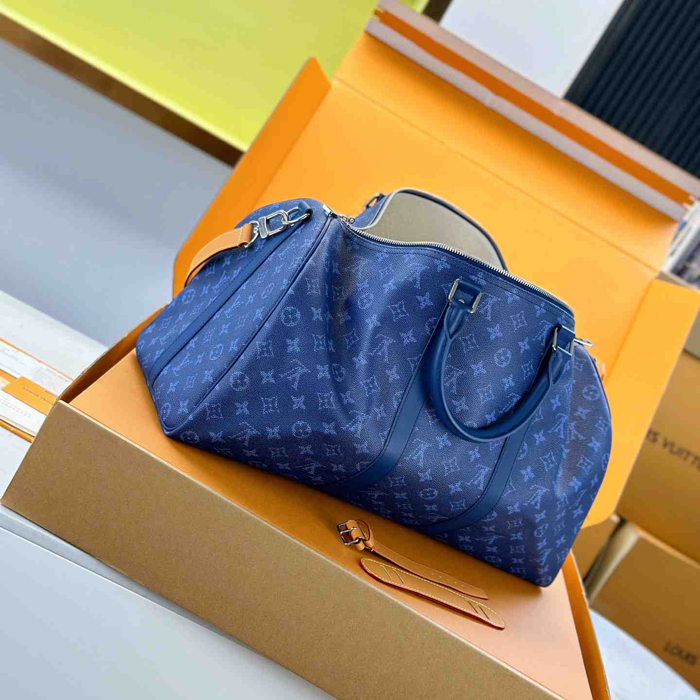 Louis Vuitton Keepall Bandoulière 50 M26864 - DesignerGu