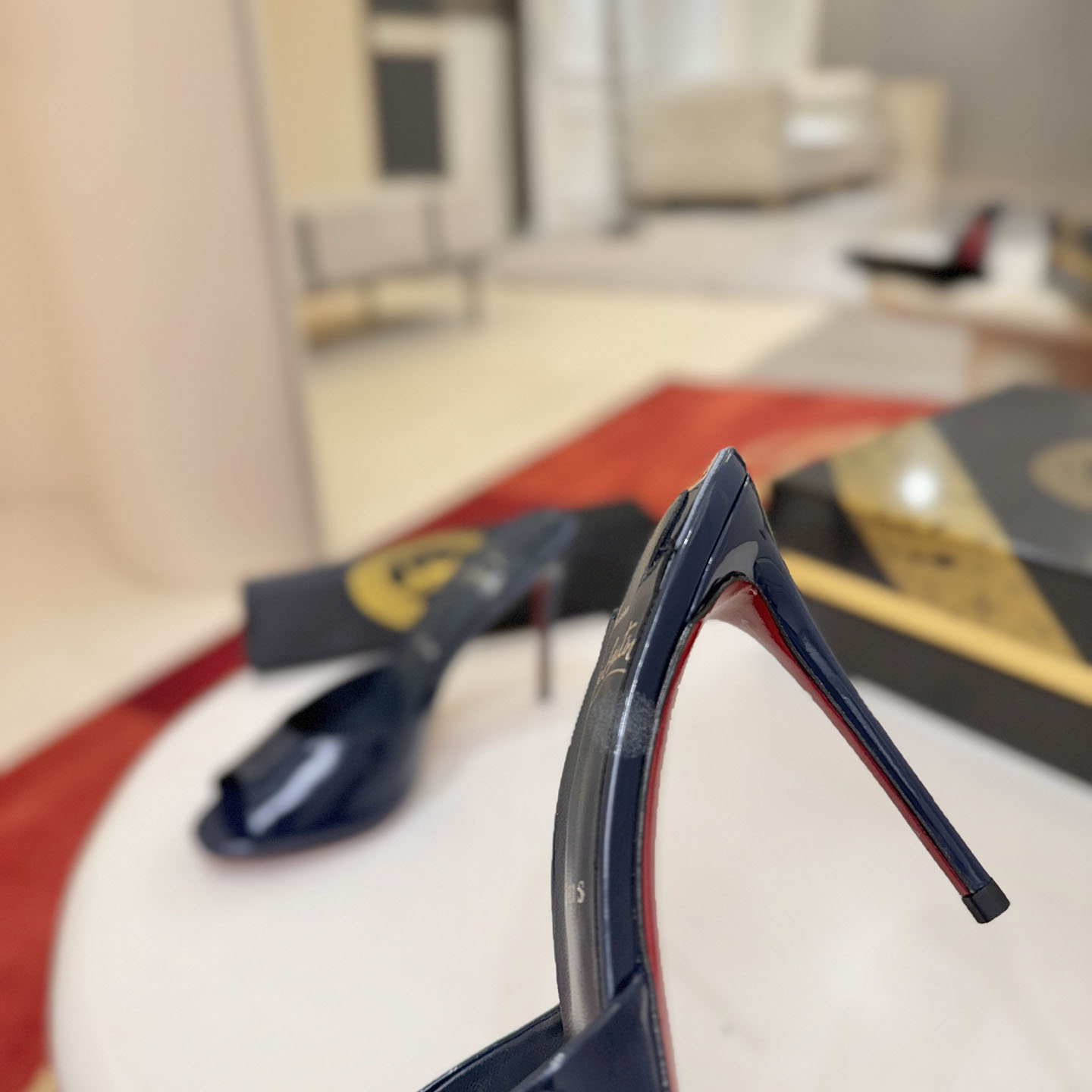 Christian Louboutin Me Dolly 100MM Patent Leather Mules - DesignerGu