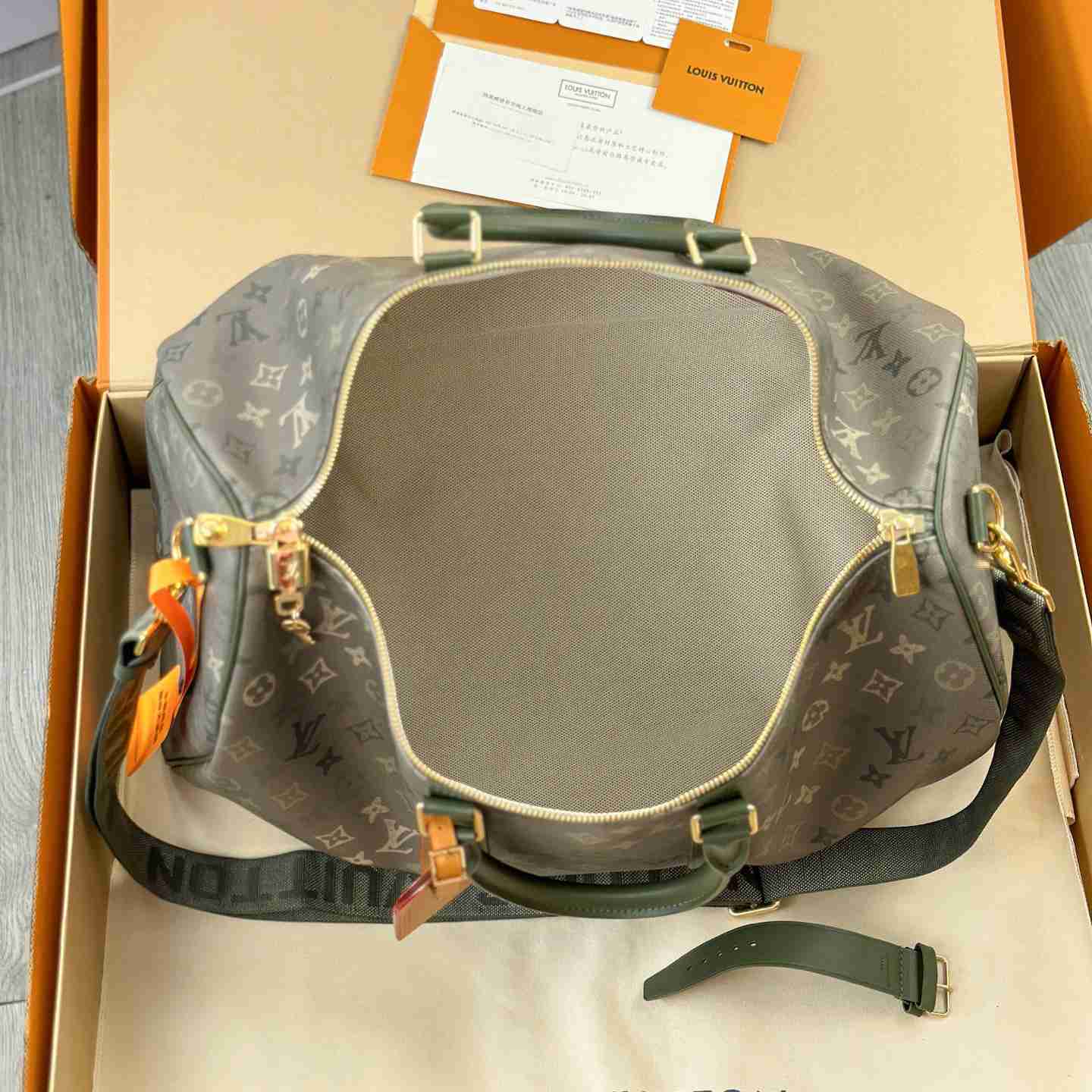 Louis Vuitton Keepall Bandoulière 50 M26959 - DesignerGu
