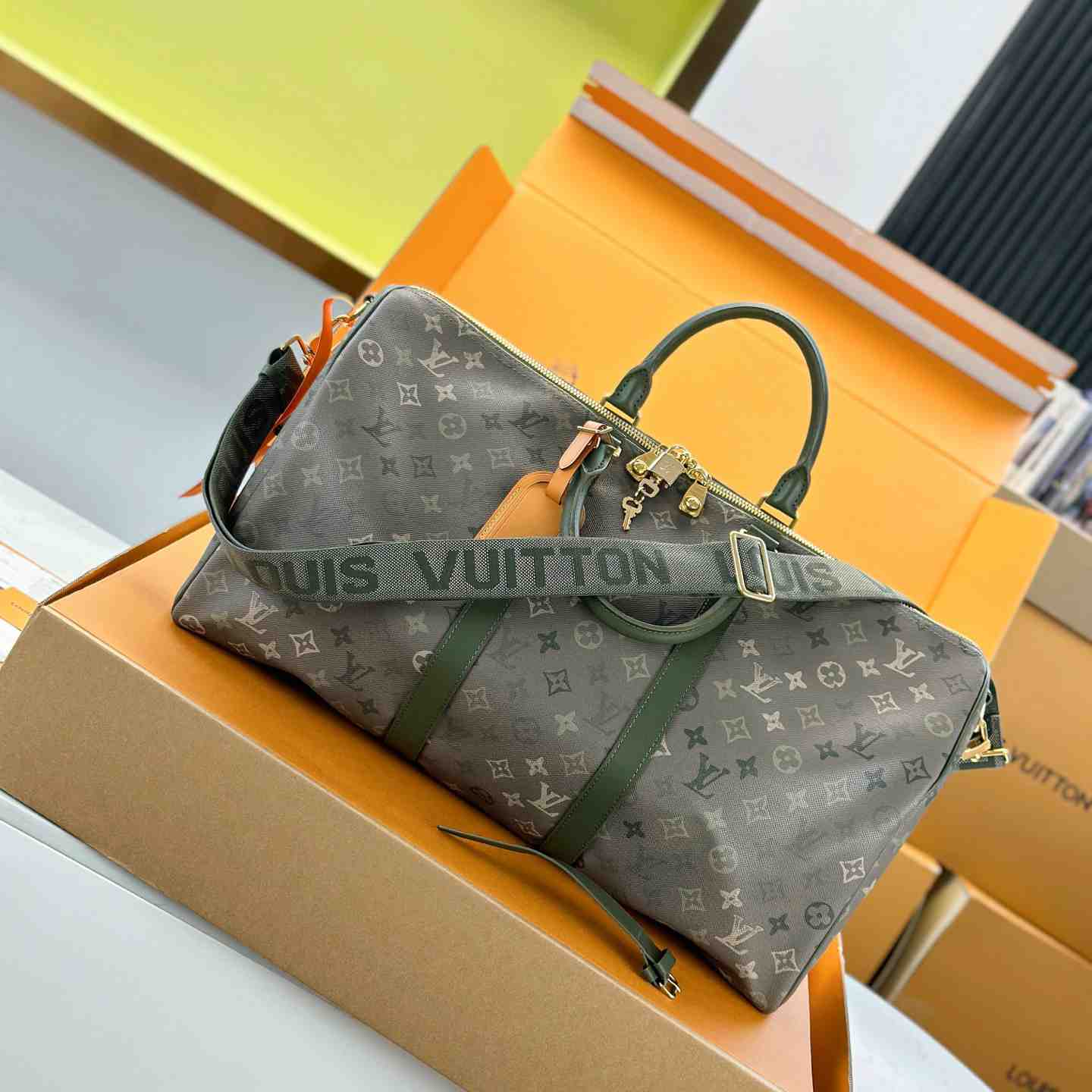 Louis Vuitton Keepall Bandoulière 50 M26959 - DesignerGu