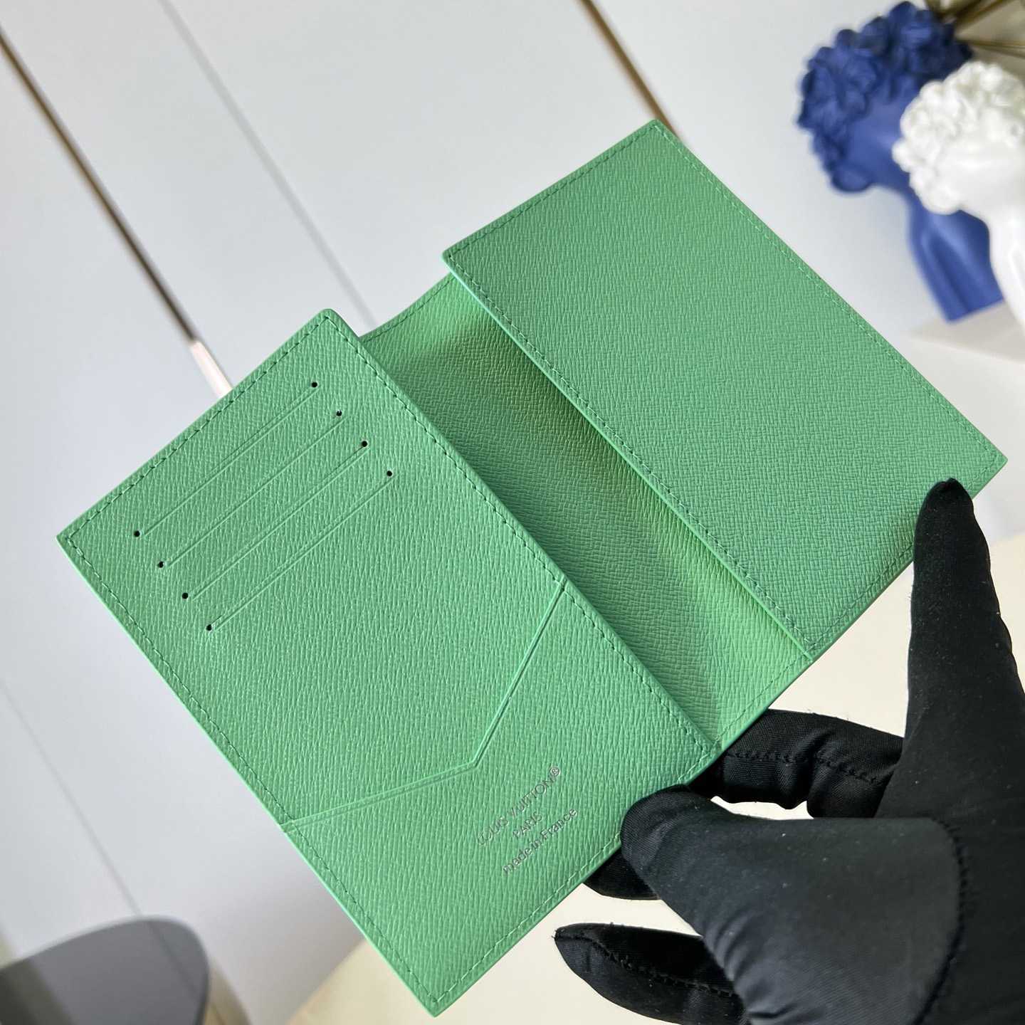 Louis Vuitton Passport Cover M27654 - DesignerGu