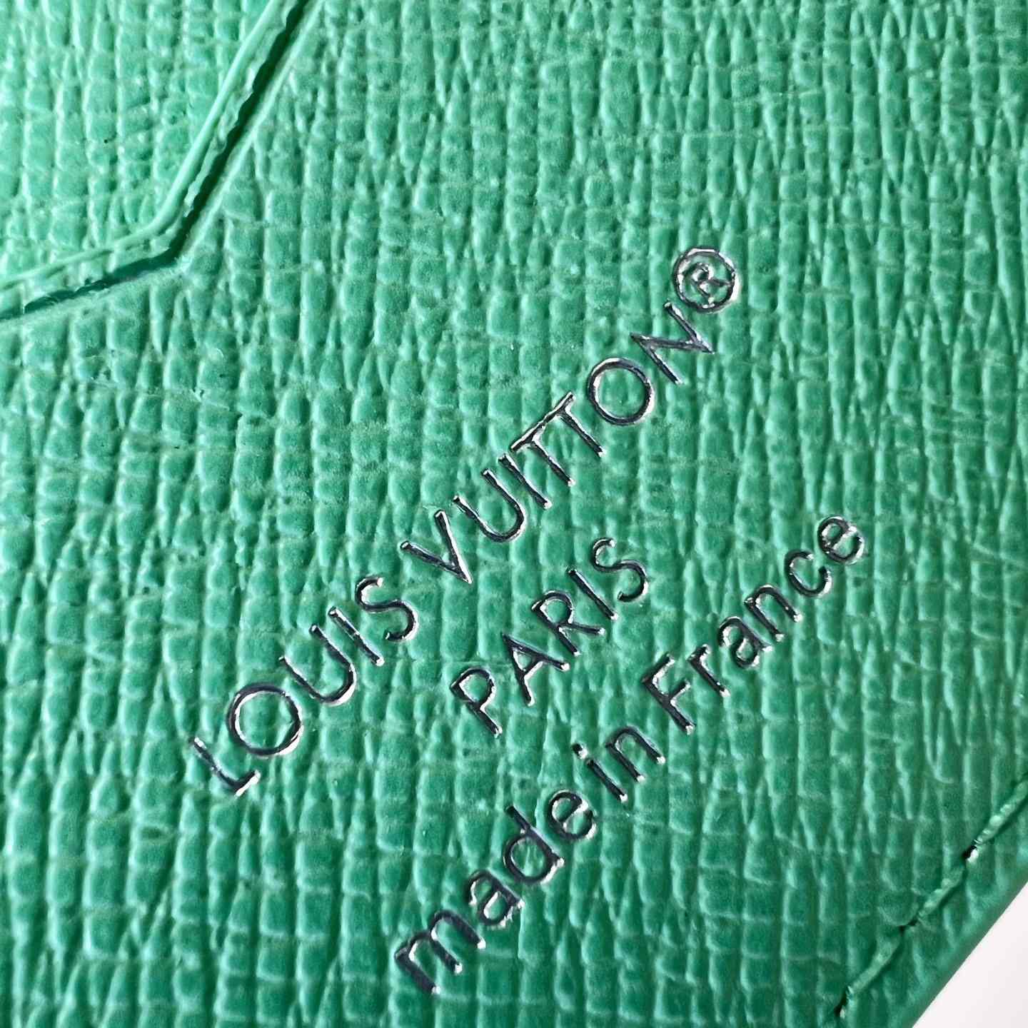 Louis Vuitton Passport Cover M27654 - DesignerGu