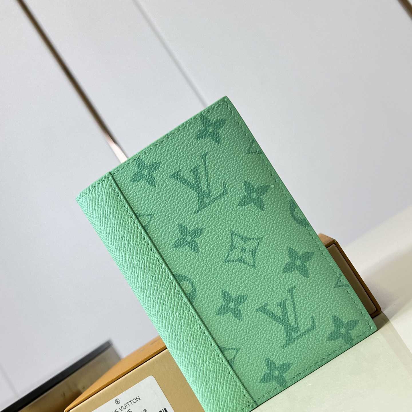 Louis Vuitton Passport Cover M27654 - DesignerGu